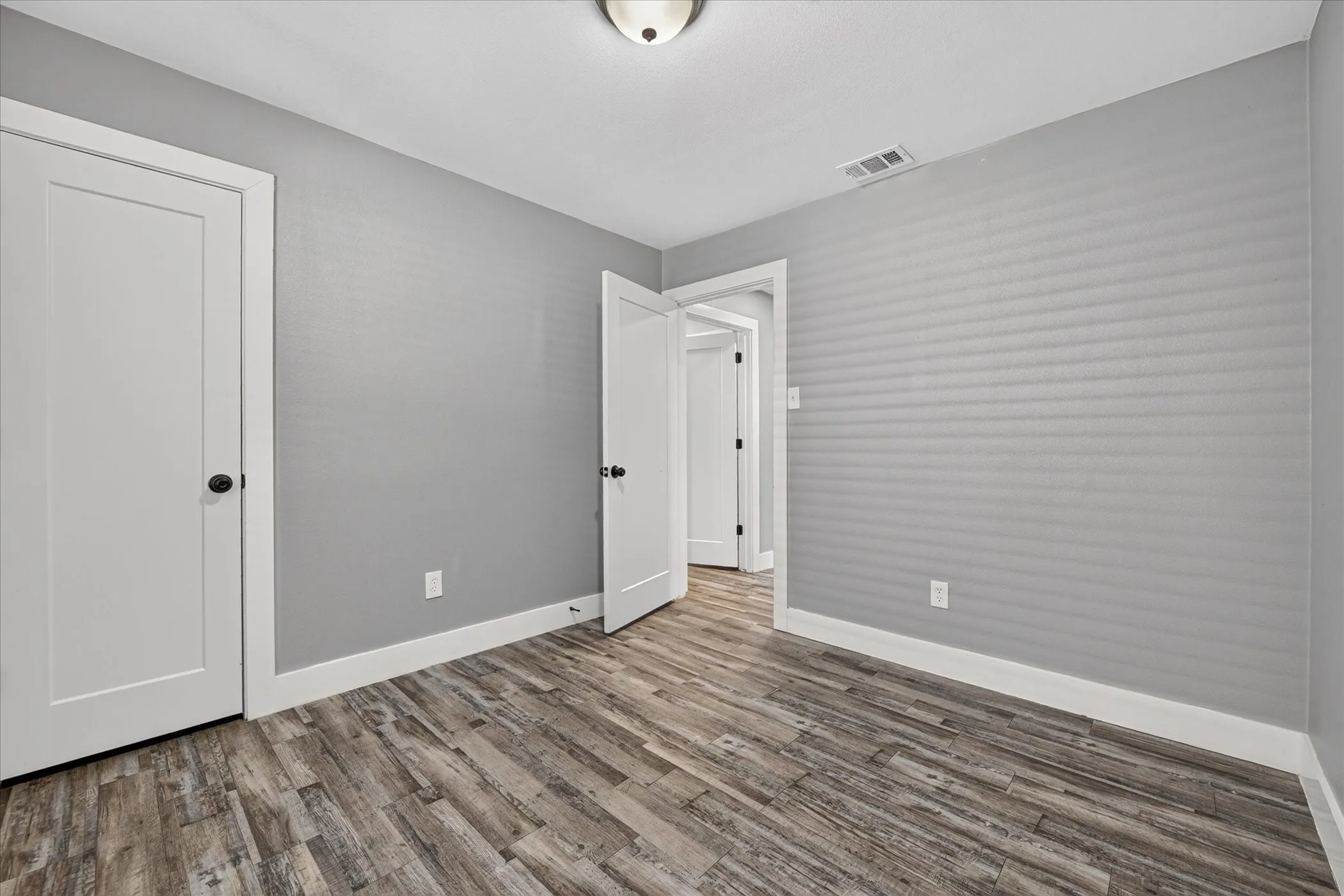 Single Family Residence For Sale in Dallas County , 2802 El Capitan Drive, Dallas, Texas 75228, 3 Bedroom, 2 Bathroom, 1 Garage spaces, 1,434 Sqft, built in 1957, mls#21370728, Real Estate Agent in Dallas, Homes For Sale in Dallas county, Homes For Sale in Dallas, Realtor in Dallas Texas, Real Estate Brokerage Independent Realty Texas, Luminita Cordes Realtor