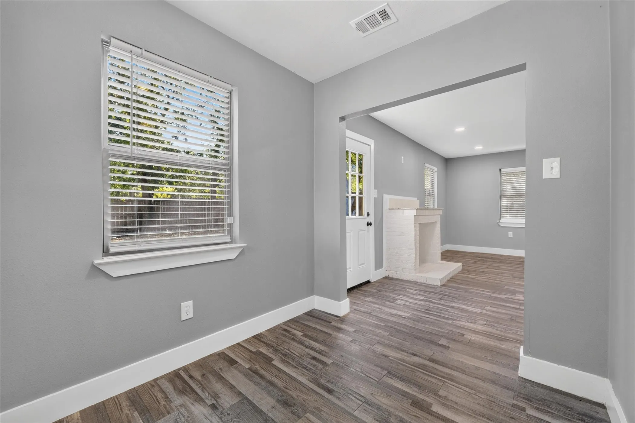 Single Family Residence For Sale in Dallas County , 2802 El Capitan Drive, Dallas, Texas 75228, 3 Bedroom, 2 Bathroom, 1 Garage spaces, 1,434 Sqft, built in 1957, mls#21370728, Real Estate Agent in Dallas, Homes For Sale in Dallas county, Homes For Sale in Dallas, Realtor in Dallas Texas, Real Estate Brokerage Independent Realty Texas, Luminita Cordes Realtor