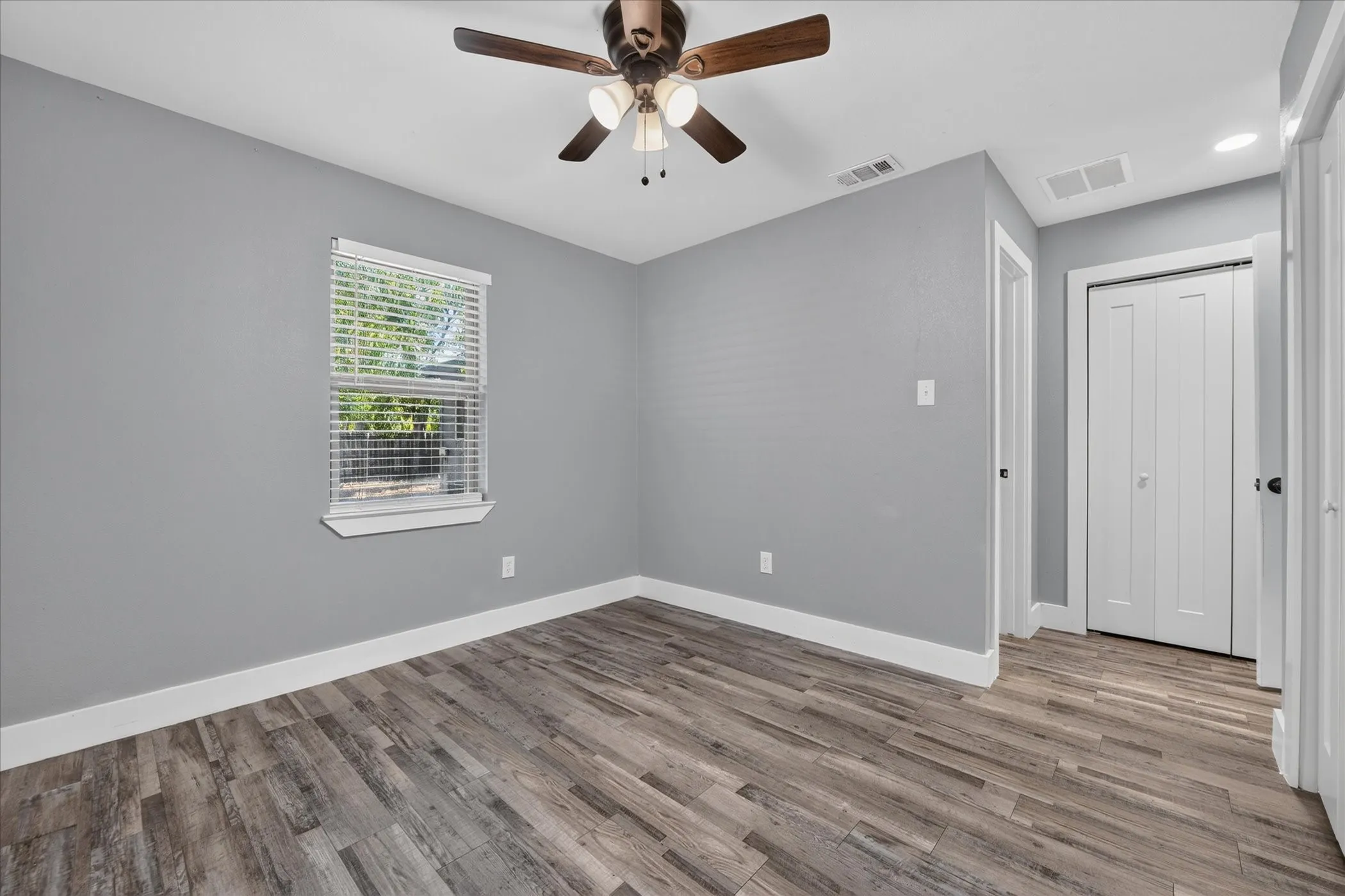 Single Family Residence For Sale in Dallas County , 2802 El Capitan Drive, Dallas, Texas 75228, 3 Bedroom, 2 Bathroom, 1 Garage spaces, 1,434 Sqft, built in 1957, mls#21370728, Real Estate Agent in Dallas, Homes For Sale in Dallas county, Homes For Sale in Dallas, Realtor in Dallas Texas, Real Estate Brokerage Independent Realty Texas, Luminita Cordes Realtor