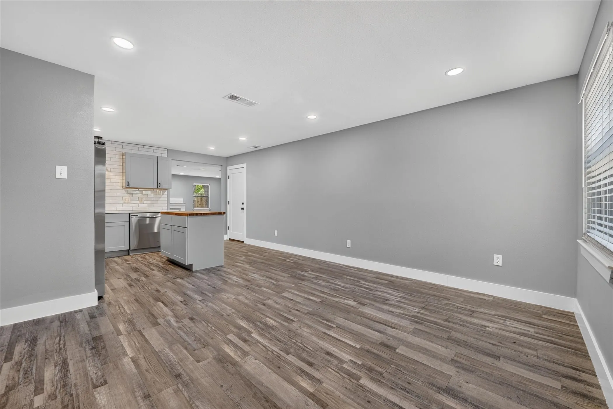 Single Family Residence For Sale in Dallas County , 2802 El Capitan Drive, Dallas, Texas 75228, 3 Bedroom, 2 Bathroom, 1 Garage spaces, 1,434 Sqft, built in 1957, mls#21370728, Real Estate Agent in Dallas, Homes For Sale in Dallas county, Homes For Sale in Dallas, Realtor in Dallas Texas, Real Estate Brokerage Independent Realty Texas, Luminita Cordes Realtor
