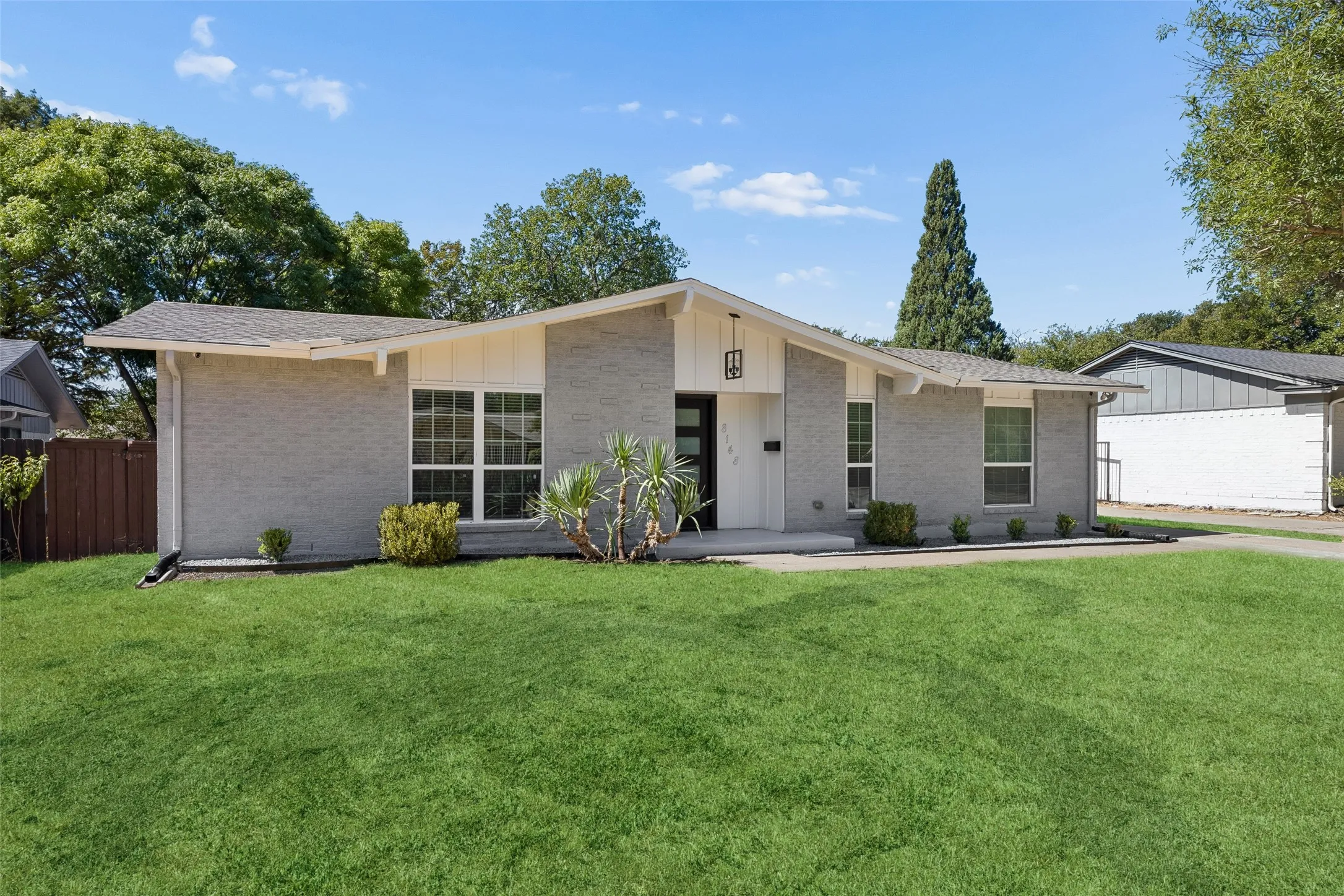 Single Family Residence For Sale in Dallas County , 8148 Clear Springs Road, Dallas, Texas 75240, 3 Bedroom, 2 Bathroom, 2 Garage spaces, 1,652 Sqft, built in 1966, mls#21371126, Real Estate Agent in Dallas, Homes For Sale in Dallas county, Homes For Sale in Dallas, Realtor in Dallas Texas, Real Estate Brokerage Independent Realty Texas, Luminita Cordes Realtor