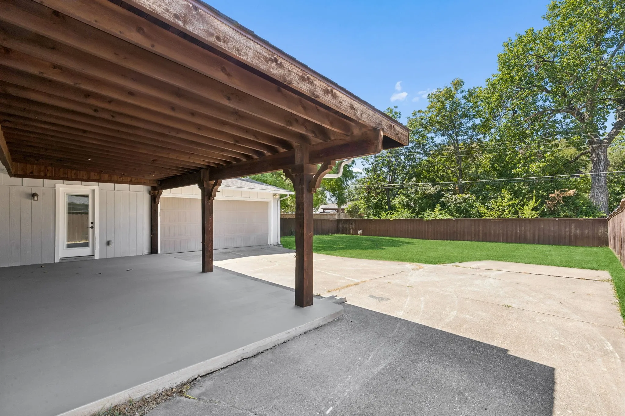 Single Family Residence For Sale in Dallas County , 8148 Clear Springs Road, Dallas, Texas 75240, 3 Bedroom, 2 Bathroom, 2 Garage spaces, 1,652 Sqft, built in 1966, mls#21371126, Real Estate Agent in Dallas, Homes For Sale in Dallas county, Homes For Sale in Dallas, Realtor in Dallas Texas, Real Estate Brokerage Independent Realty Texas, Luminita Cordes Realtor