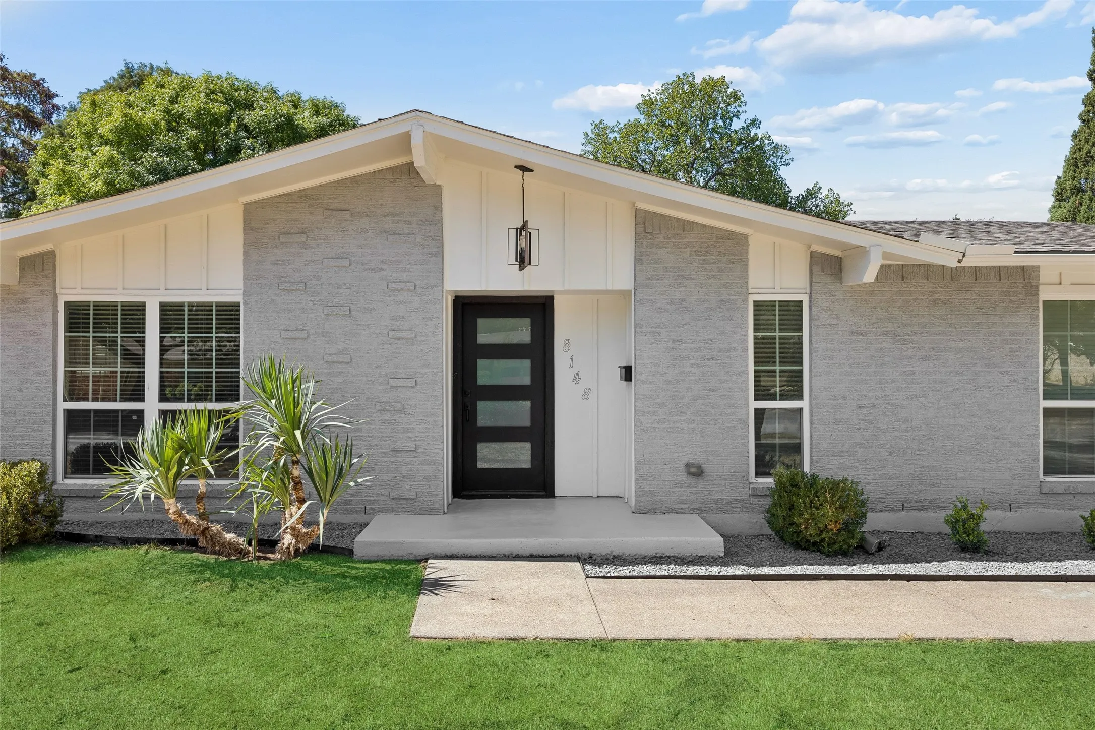 Single Family Residence For Sale in Dallas County , 8148 Clear Springs Road, Dallas, Texas 75240, 3 Bedroom, 2 Bathroom, 2 Garage spaces, 1,652 Sqft, built in 1966, mls#21371126, Real Estate Agent in Dallas, Homes For Sale in Dallas county, Homes For Sale in Dallas, Realtor in Dallas Texas, Real Estate Brokerage Independent Realty Texas, Luminita Cordes Realtor