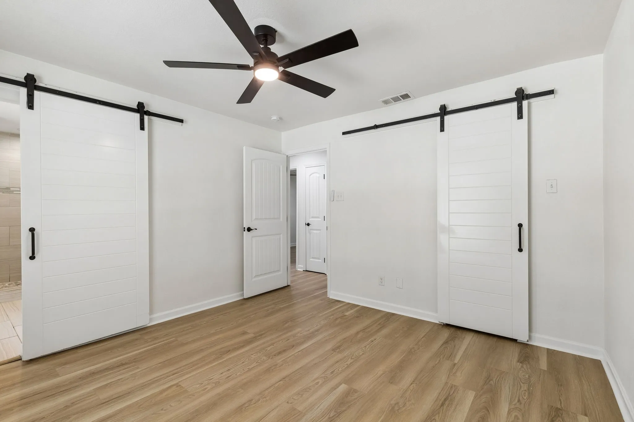 Single Family Residence For Sale in Dallas County , 8148 Clear Springs Road, Dallas, Texas 75240, 3 Bedroom, 2 Bathroom, 2 Garage spaces, 1,652 Sqft, built in 1966, mls#21371126, Real Estate Agent in Dallas, Homes For Sale in Dallas county, Homes For Sale in Dallas, Realtor in Dallas Texas, Real Estate Brokerage Independent Realty Texas, Luminita Cordes Realtor