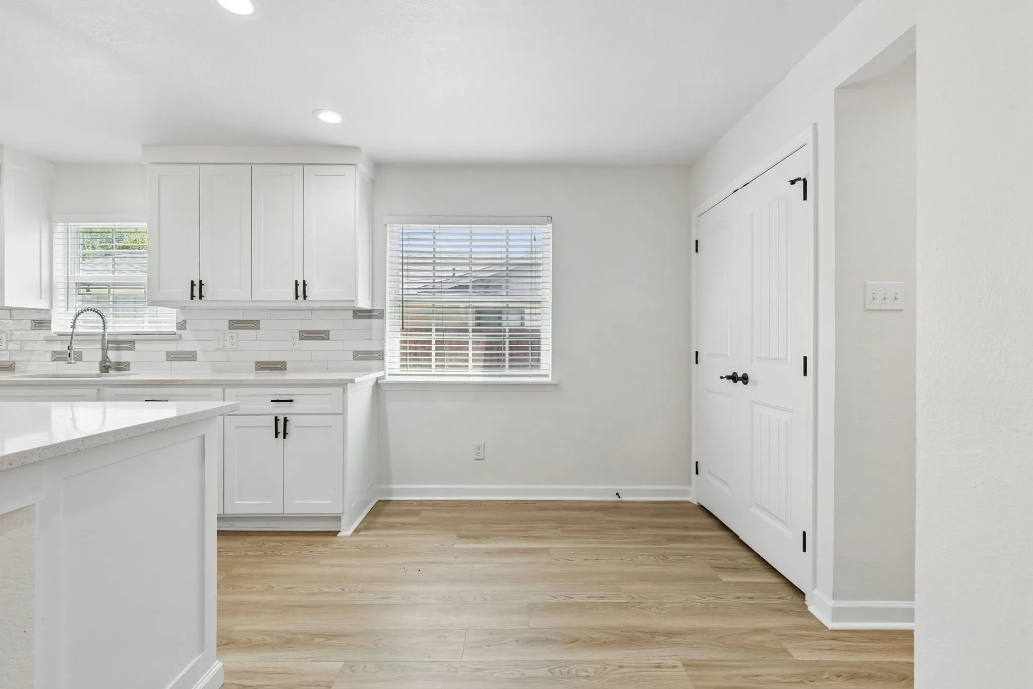 Single Family Residence For Sale in Dallas County , 8148 Clear Springs Road, Dallas, Texas 75240, 3 Bedroom, 2 Bathroom, 2 Garage spaces, 1,652 Sqft, built in 1966, mls#21371126, Real Estate Agent in Dallas, Homes For Sale in Dallas county, Homes For Sale in Dallas, Realtor in Dallas Texas, Real Estate Brokerage Independent Realty Texas, Luminita Cordes Realtor