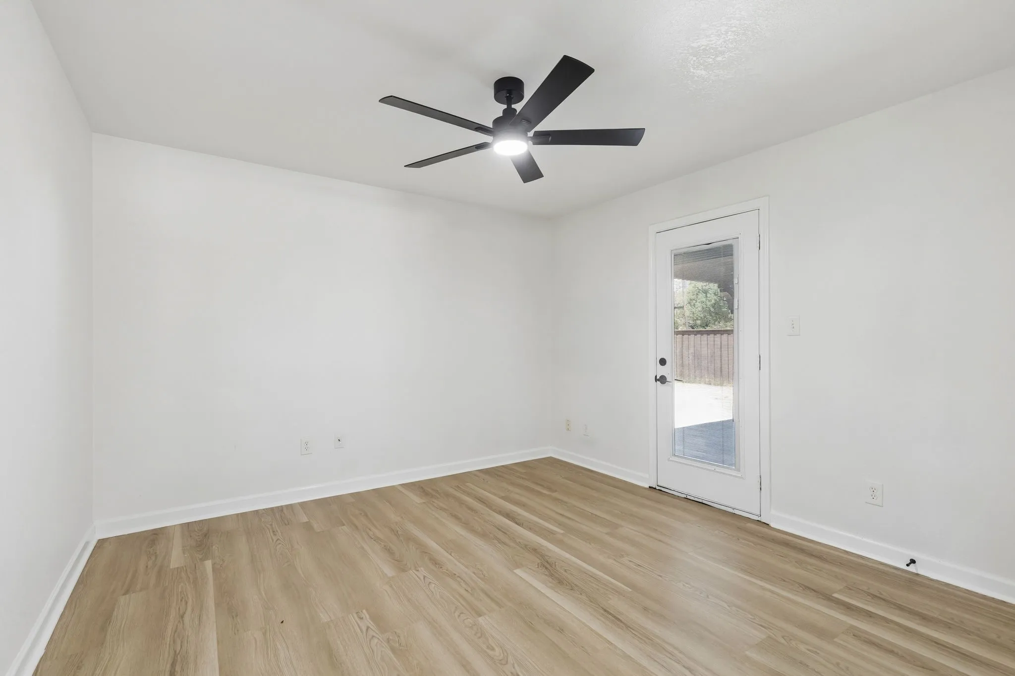 Single Family Residence For Sale in Dallas County , 8148 Clear Springs Road, Dallas, Texas 75240, 3 Bedroom, 2 Bathroom, 2 Garage spaces, 1,652 Sqft, built in 1966, mls#21371126, Real Estate Agent in Dallas, Homes For Sale in Dallas county, Homes For Sale in Dallas, Realtor in Dallas Texas, Real Estate Brokerage Independent Realty Texas, Luminita Cordes Realtor
