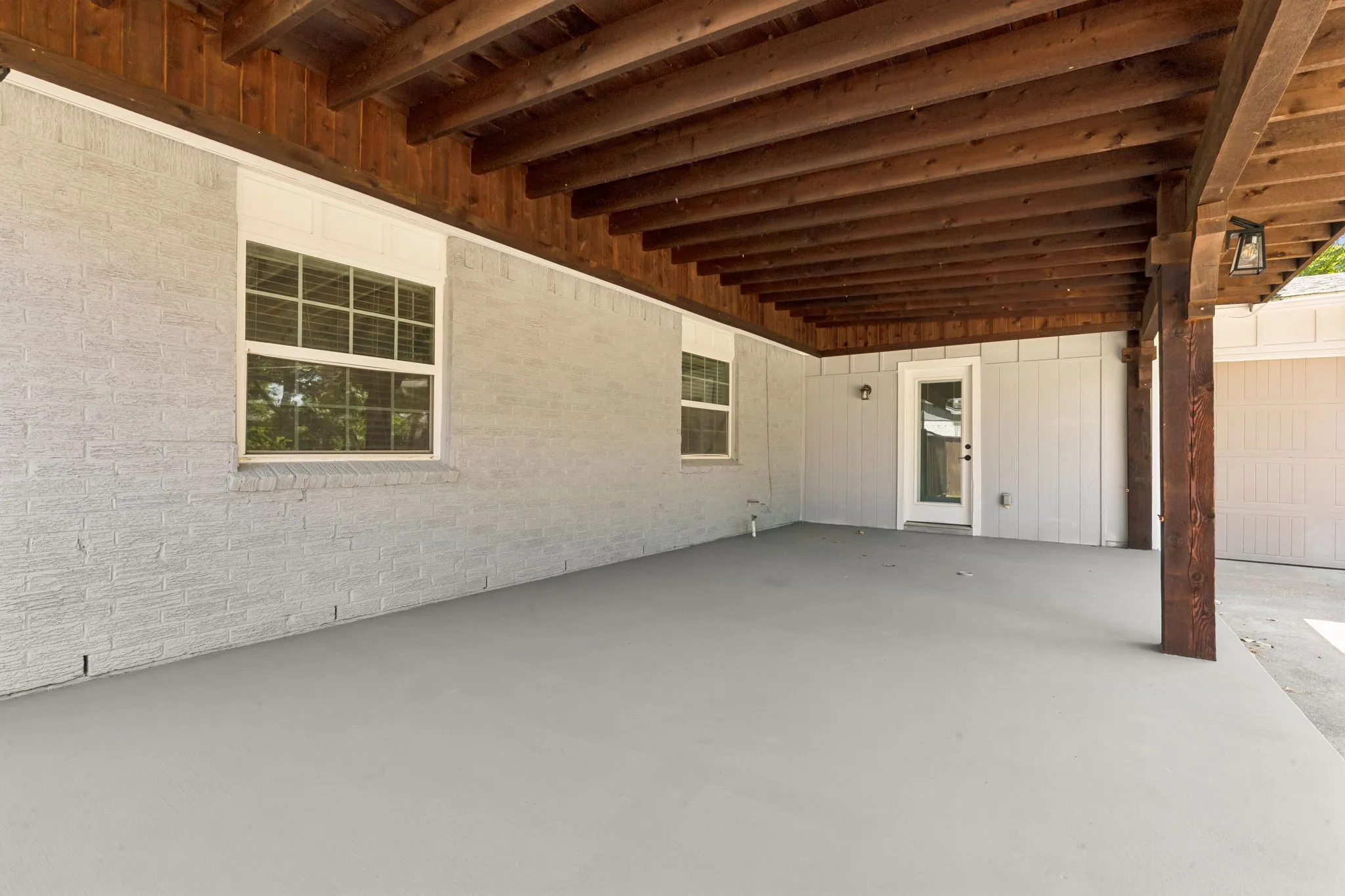 Single Family Residence For Sale in Dallas County , 8148 Clear Springs Road, Dallas, Texas 75240, 3 Bedroom, 2 Bathroom, 2 Garage spaces, 1,652 Sqft, built in 1966, mls#21371126, Real Estate Agent in Dallas, Homes For Sale in Dallas county, Homes For Sale in Dallas, Realtor in Dallas Texas, Real Estate Brokerage Independent Realty Texas, Luminita Cordes Realtor