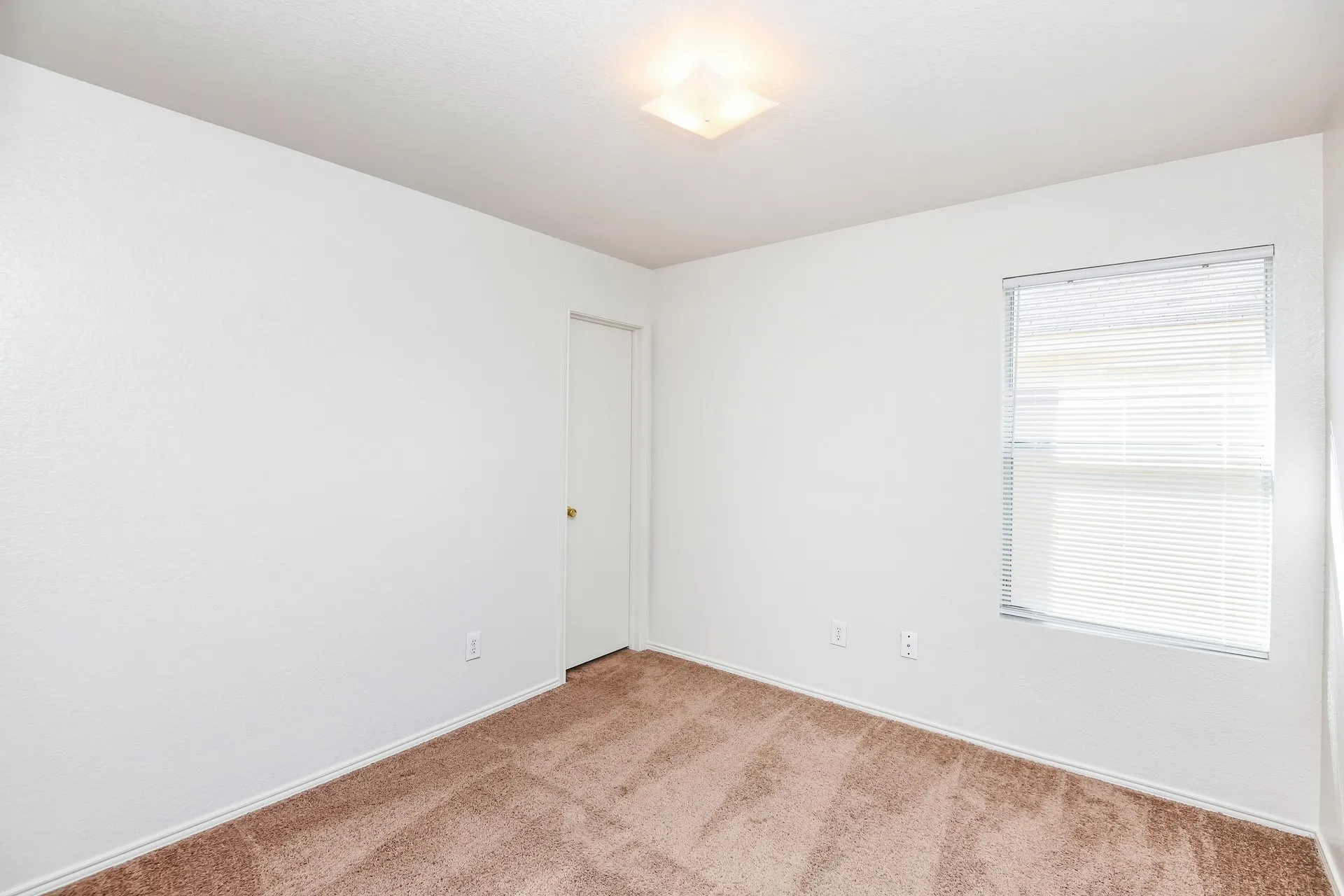 Single Family Residence For Rent in Tarrant County , 6624 Meadow Way Lane, Fort Worth, Texas 76179, 4 Bedroom, 3 Bathroom, 2 Garage spaces, 1,956 Sqft, built in 2005, mls#21372445, Real Estate Agent in Fort Worth, Homes For Rent in Tarrant county, Homes For Rent in Fort Worth, Realtor in Fort Worth Texas, Real Estate Brokerage Independent Realty Texas, Luminita Cordes Realtor