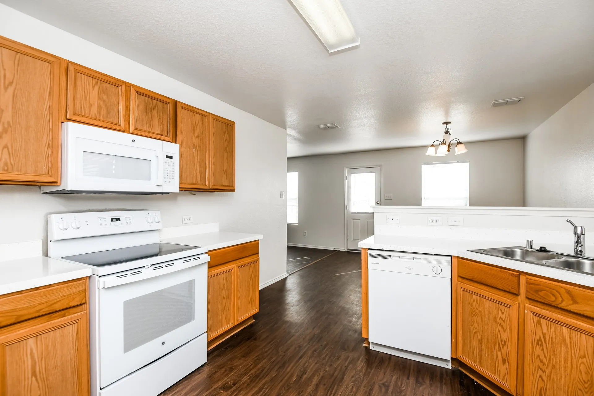 Single Family Residence For Rent in Tarrant County , 6624 Meadow Way Lane, Fort Worth, Texas 76179, 4 Bedroom, 3 Bathroom, 2 Garage spaces, 1,956 Sqft, built in 2005, mls#21372445, Real Estate Agent in Fort Worth, Homes For Rent in Tarrant county, Homes For Rent in Fort Worth, Realtor in Fort Worth Texas, Real Estate Brokerage Independent Realty Texas, Luminita Cordes Realtor