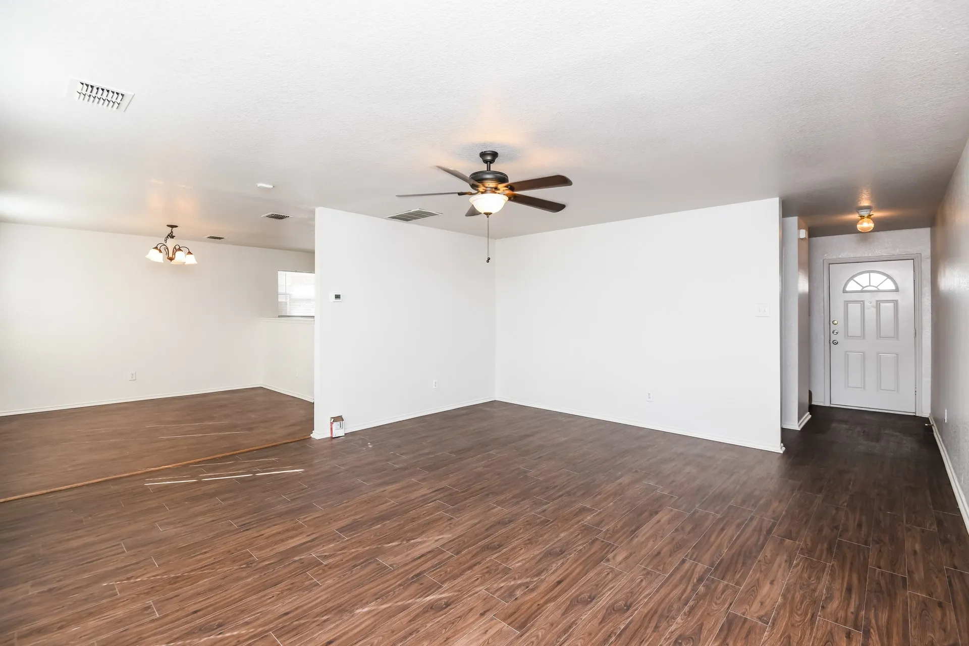 Single Family Residence For Rent in Tarrant County , 6624 Meadow Way Lane, Fort Worth, Texas 76179, 4 Bedroom, 3 Bathroom, 2 Garage spaces, 1,956 Sqft, built in 2005, mls#21372445, Real Estate Agent in Fort Worth, Homes For Rent in Tarrant county, Homes For Rent in Fort Worth, Realtor in Fort Worth Texas, Real Estate Brokerage Independent Realty Texas, Luminita Cordes Realtor