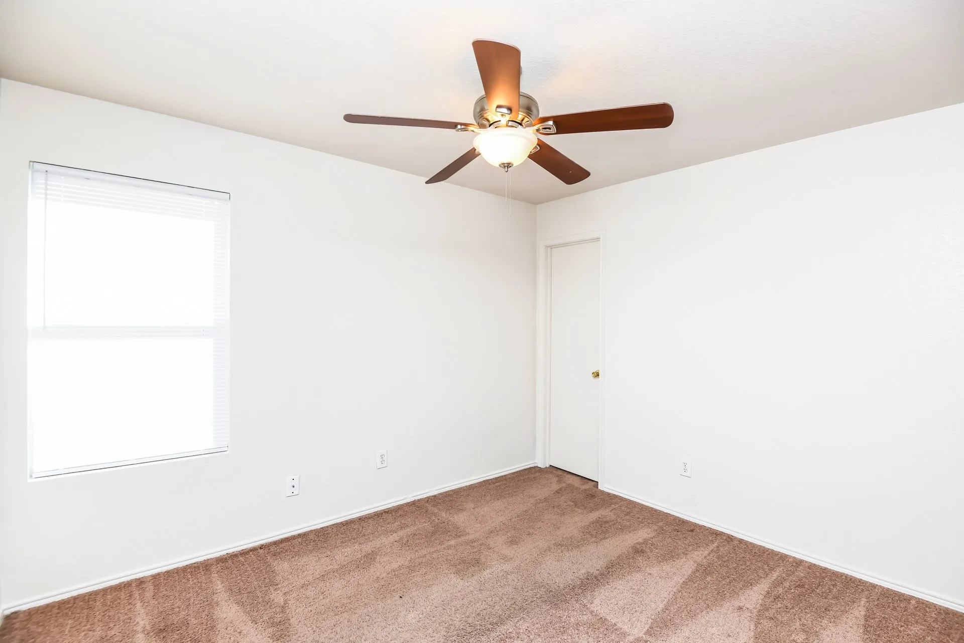 Single Family Residence For Rent in Tarrant County , 6624 Meadow Way Lane, Fort Worth, Texas 76179, 4 Bedroom, 3 Bathroom, 2 Garage spaces, 1,956 Sqft, built in 2005, mls#21372445, Real Estate Agent in Fort Worth, Homes For Rent in Tarrant county, Homes For Rent in Fort Worth, Realtor in Fort Worth Texas, Real Estate Brokerage Independent Realty Texas, Luminita Cordes Realtor