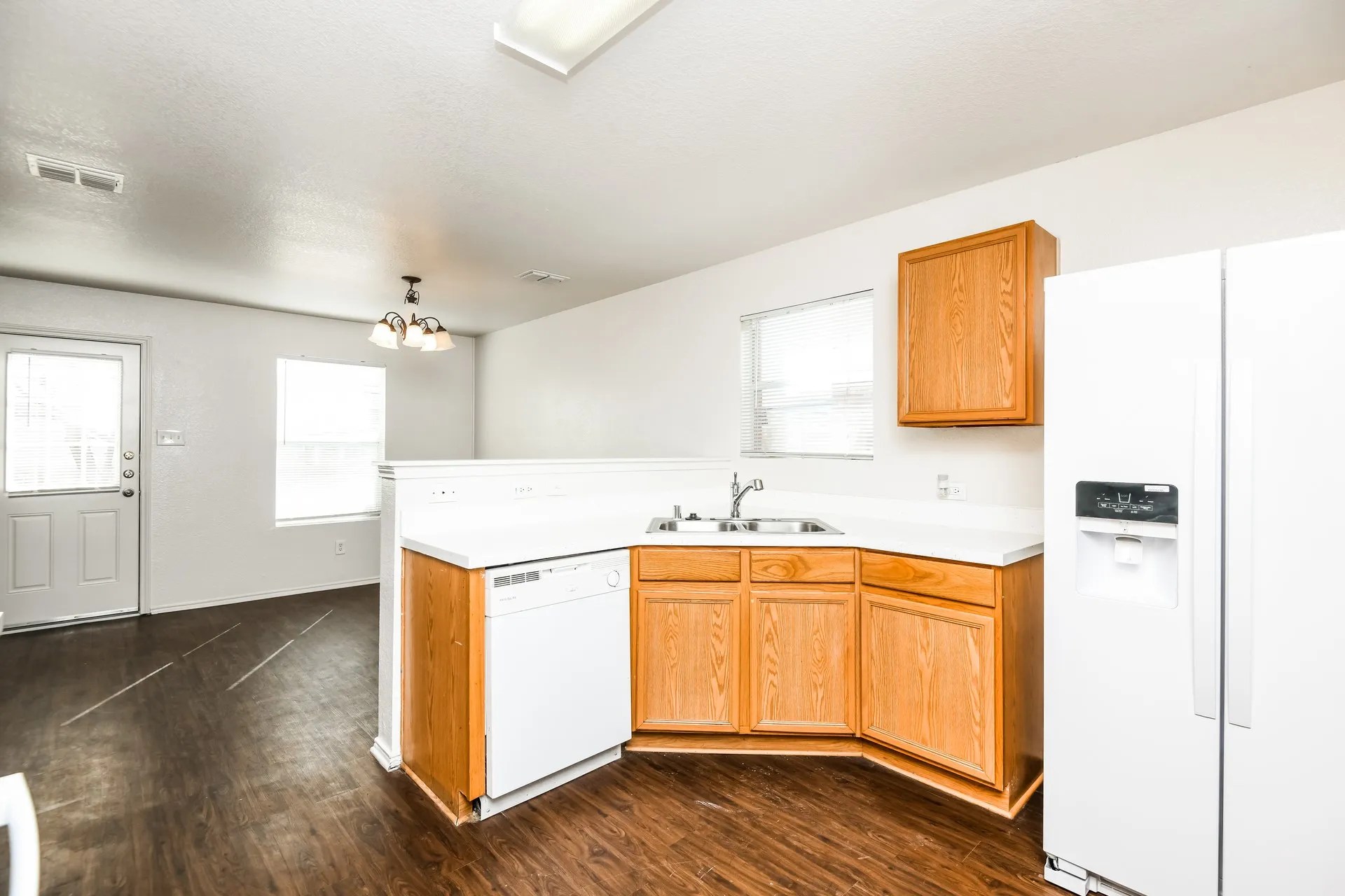 Single Family Residence For Rent in Tarrant County , 6624 Meadow Way Lane, Fort Worth, Texas 76179, 4 Bedroom, 3 Bathroom, 2 Garage spaces, 1,956 Sqft, built in 2005, mls#21372445, Real Estate Agent in Fort Worth, Homes For Rent in Tarrant county, Homes For Rent in Fort Worth, Realtor in Fort Worth Texas, Real Estate Brokerage Independent Realty Texas, Luminita Cordes Realtor