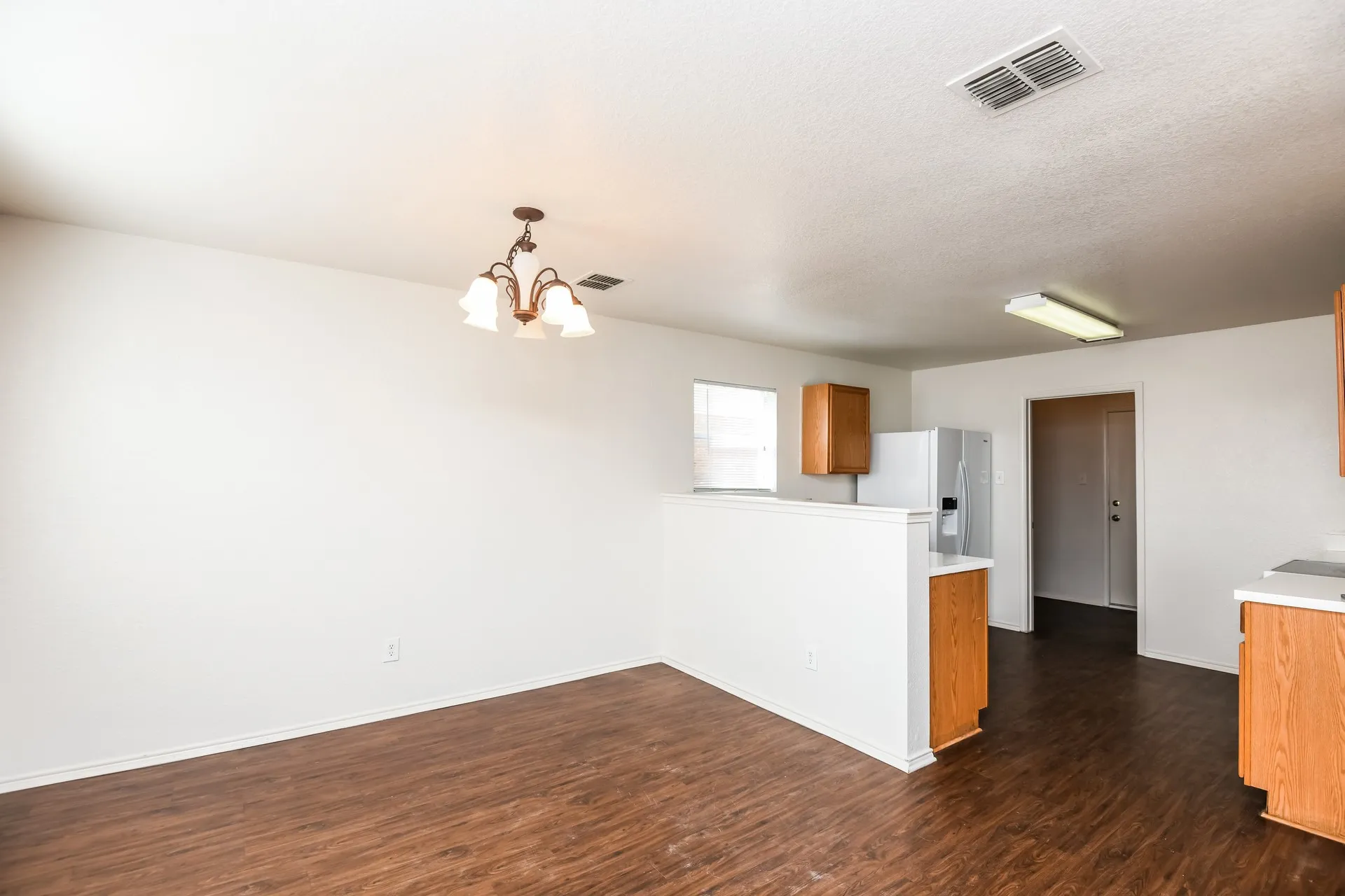Single Family Residence For Rent in Tarrant County , 6624 Meadow Way Lane, Fort Worth, Texas 76179, 4 Bedroom, 3 Bathroom, 2 Garage spaces, 1,956 Sqft, built in 2005, mls#21372445, Real Estate Agent in Fort Worth, Homes For Rent in Tarrant county, Homes For Rent in Fort Worth, Realtor in Fort Worth Texas, Real Estate Brokerage Independent Realty Texas, Luminita Cordes Realtor