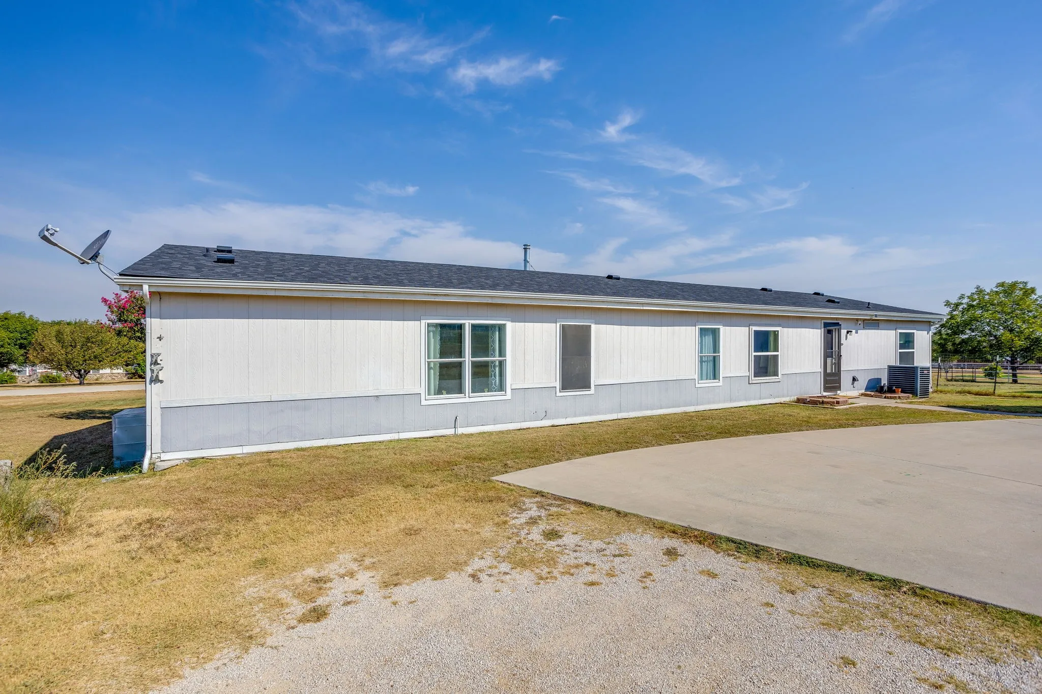Manufactured Home For Sale in Wise County , 1212 Alliance Boulevard, Rhome, Texas 76078, 3 Bedroom, 2 Bathroom, 2 Garage spaces, 2,128 Sqft, built in 1998, mls#21372417, Real Estate Agent in Rhome, Homes For Sale in Wise county, Homes For Sale in Rhome, Realtor in Rhome Texas, Real Estate Brokerage Independent Realty Texas, Luminita Cordes Realtor