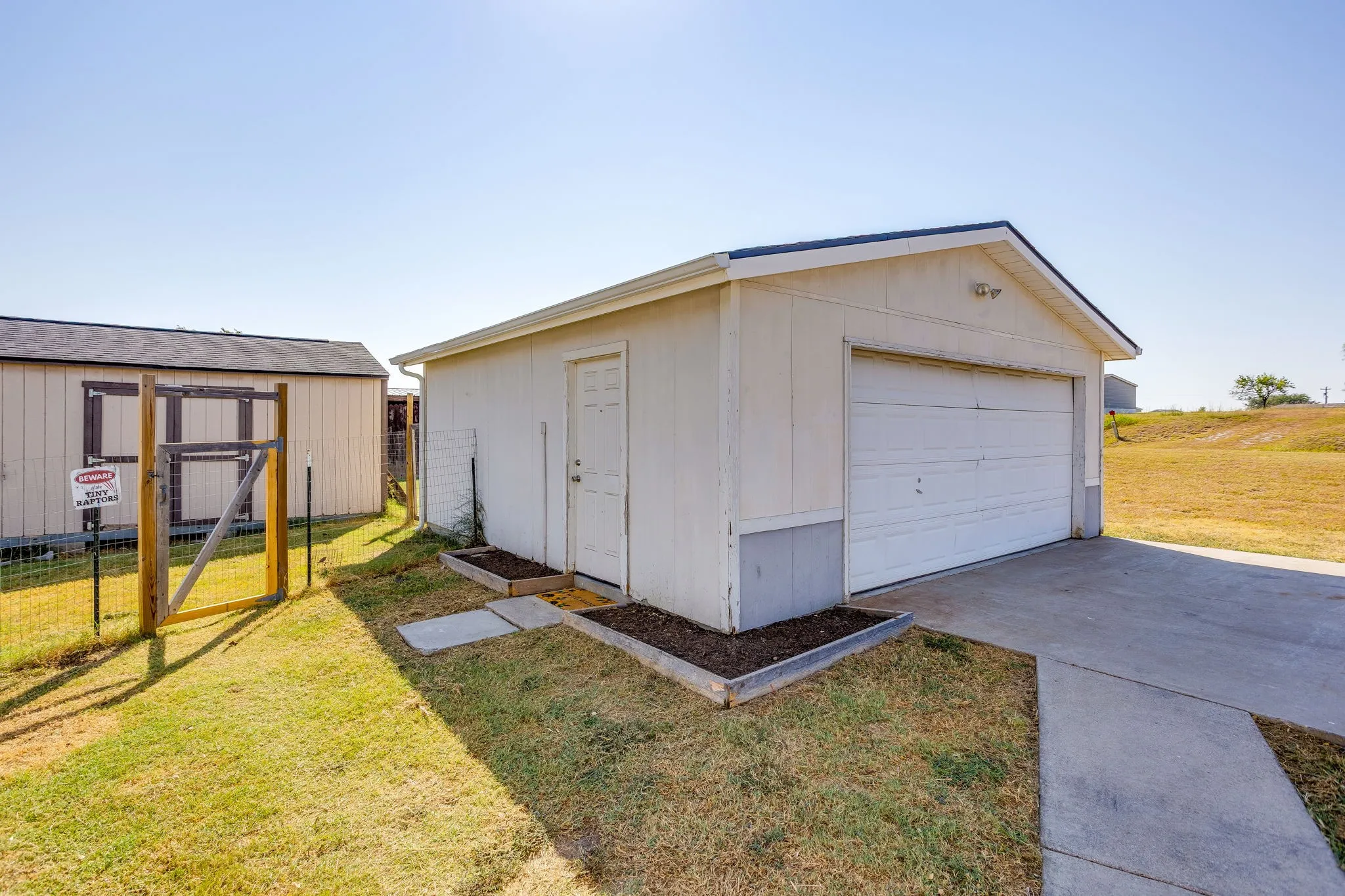 Manufactured Home For Sale in Wise County , 1212 Alliance Boulevard, Rhome, Texas 76078, 3 Bedroom, 2 Bathroom, 2 Garage spaces, 2,128 Sqft, built in 1998, mls#21372417, Real Estate Agent in Rhome, Homes For Sale in Wise county, Homes For Sale in Rhome, Realtor in Rhome Texas, Real Estate Brokerage Independent Realty Texas, Luminita Cordes Realtor