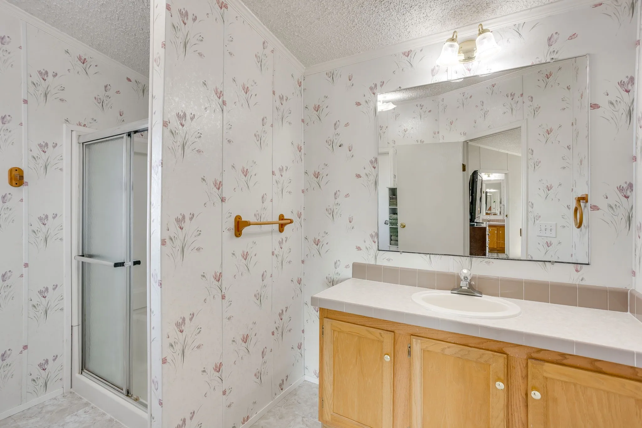 Manufactured Home For Sale in Wise County , 1212 Alliance Boulevard, Rhome, Texas 76078, 3 Bedroom, 2 Bathroom, 2 Garage spaces, 2,128 Sqft, built in 1998, mls#21372417, Real Estate Agent in Rhome, Homes For Sale in Wise county, Homes For Sale in Rhome, Realtor in Rhome Texas, Real Estate Brokerage Independent Realty Texas, Luminita Cordes Realtor