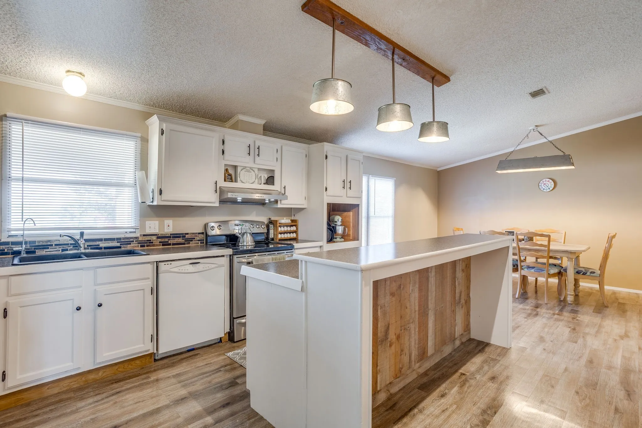 Manufactured Home For Sale in Wise County , 1212 Alliance Boulevard, Rhome, Texas 76078, 3 Bedroom, 2 Bathroom, 2 Garage spaces, 2,128 Sqft, built in 1998, mls#21372417, Real Estate Agent in Rhome, Homes For Sale in Wise county, Homes For Sale in Rhome, Realtor in Rhome Texas, Real Estate Brokerage Independent Realty Texas, Luminita Cordes Realtor