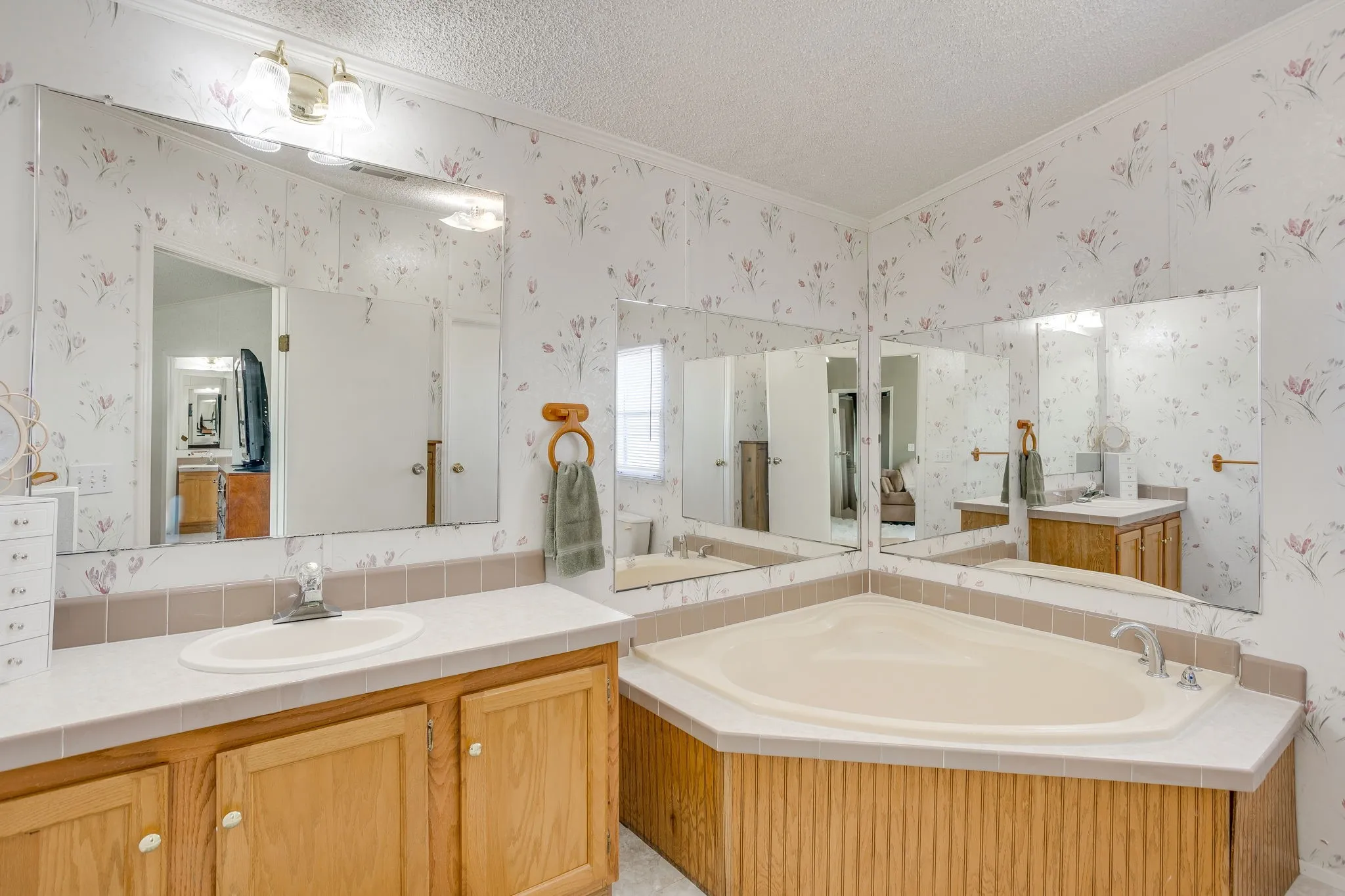 Manufactured Home For Sale in Wise County , 1212 Alliance Boulevard, Rhome, Texas 76078, 3 Bedroom, 2 Bathroom, 2 Garage spaces, 2,128 Sqft, built in 1998, mls#21372417, Real Estate Agent in Rhome, Homes For Sale in Wise county, Homes For Sale in Rhome, Realtor in Rhome Texas, Real Estate Brokerage Independent Realty Texas, Luminita Cordes Realtor