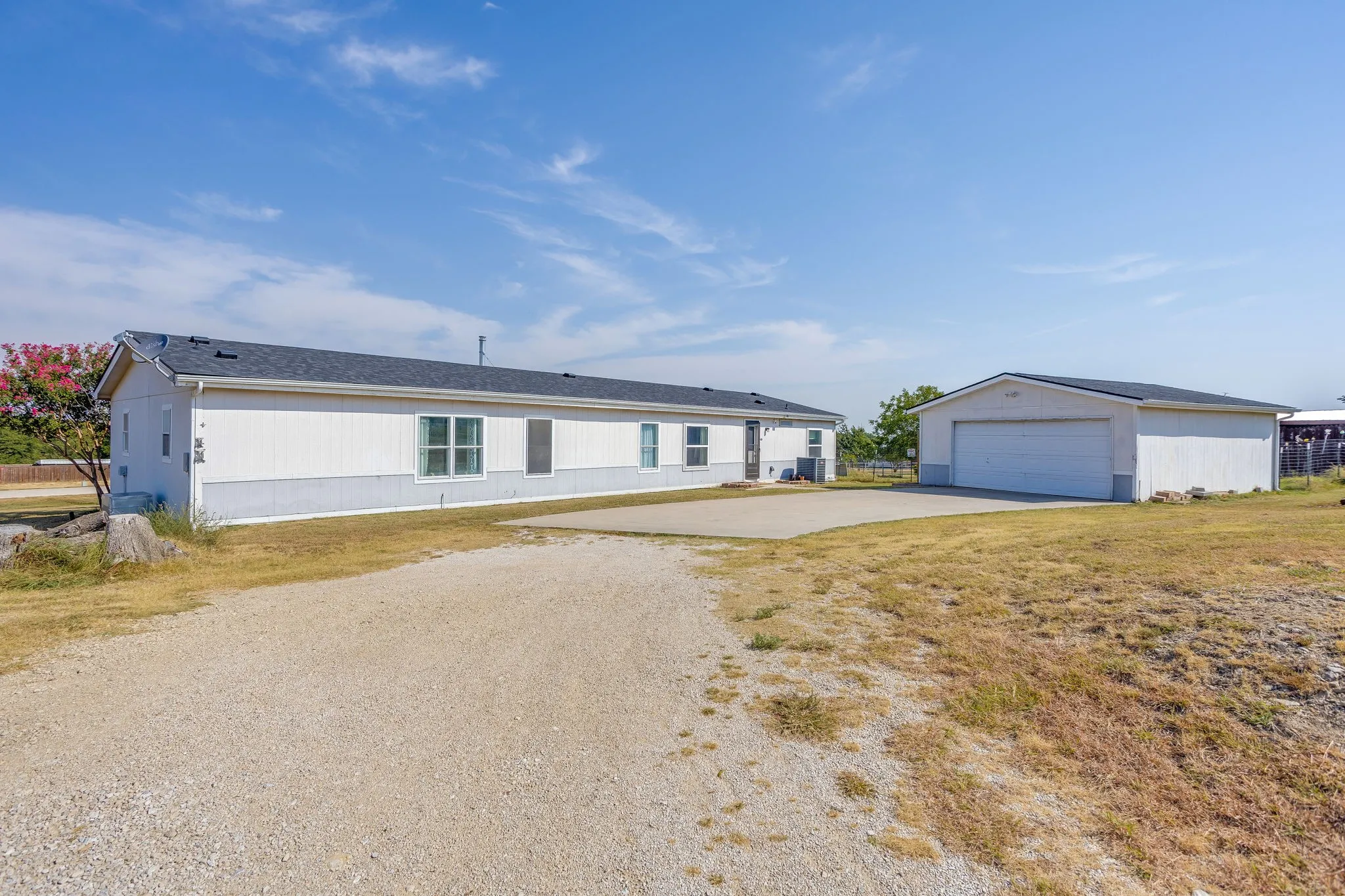 Manufactured Home For Sale in Wise County , 1212 Alliance Boulevard, Rhome, Texas 76078, 3 Bedroom, 2 Bathroom, 2 Garage spaces, 2,128 Sqft, built in 1998, mls#21372417, Real Estate Agent in Rhome, Homes For Sale in Wise county, Homes For Sale in Rhome, Realtor in Rhome Texas, Real Estate Brokerage Independent Realty Texas, Luminita Cordes Realtor
