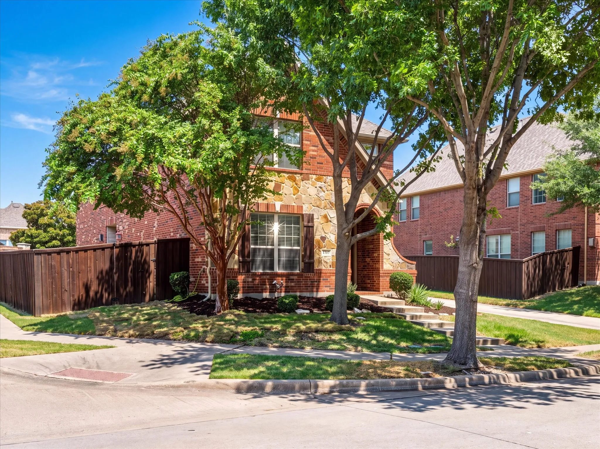 Single Family Residence For Sale in Collin County , 1707 Estacado Drive, Allen, Texas 75013, 3 Bedroom, 3 Bathroom, 2 Garage spaces, 2,353 Sqft, built in 2009, mls#21368611, Real Estate Agent in Allen, Homes For Sale in Collin county, Homes For Sale in Allen, Realtor in Allen Texas, Real Estate Brokerage Independent Realty Texas, Luminita Cordes Realtor