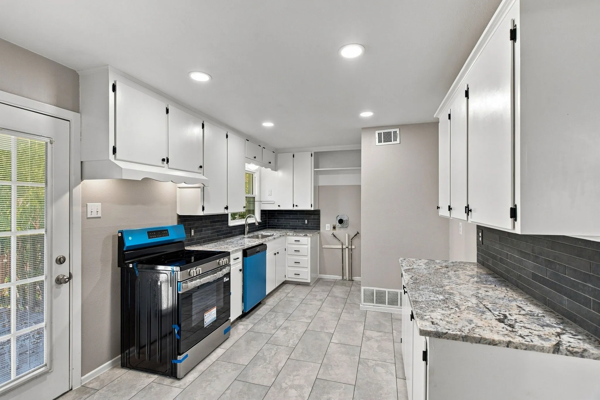 Single Family Residence For Sale in Tarrant County , 3300 Leith Avenue, Fort Worth, Texas 76133, 3 Bedroom, 2 Bathroom, 2 Garage spaces, 1,375 Sqft, built in 1956, mls#21372124, Real Estate Agent in Fort Worth, Homes For Sale in Tarrant county, Homes For Sale in Fort Worth, Realtor in Fort Worth Texas, Real Estate Brokerage Independent Realty Texas, Luminita Cordes Realtor