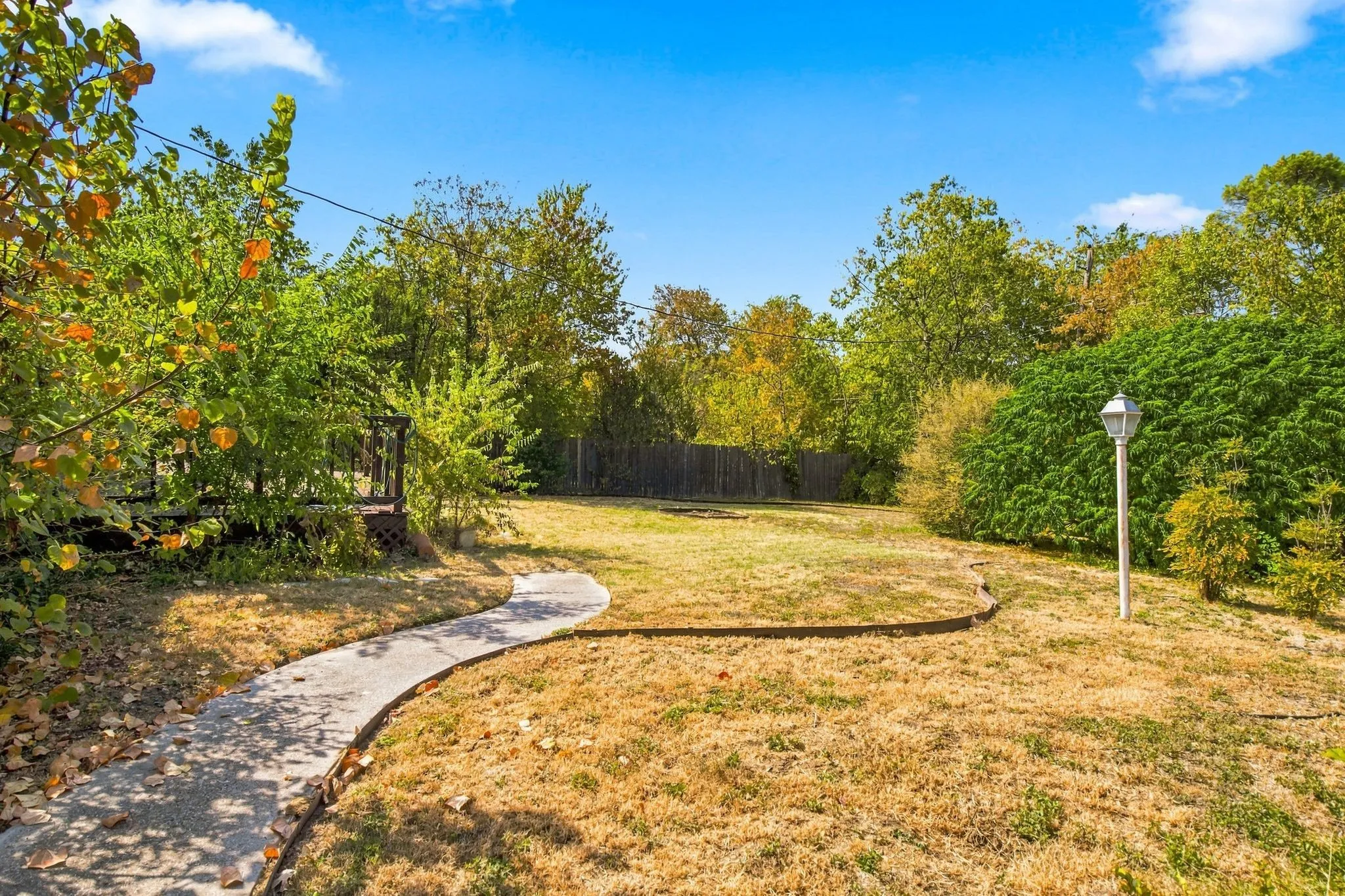 Single Family Residence For Sale in Tarrant County , 3300 Leith Avenue, Fort Worth, Texas 76133, 3 Bedroom, 2 Bathroom, 2 Garage spaces, 1,375 Sqft, built in 1956, mls#21372124, Real Estate Agent in Fort Worth, Homes For Sale in Tarrant county, Homes For Sale in Fort Worth, Realtor in Fort Worth Texas, Real Estate Brokerage Independent Realty Texas, Luminita Cordes Realtor