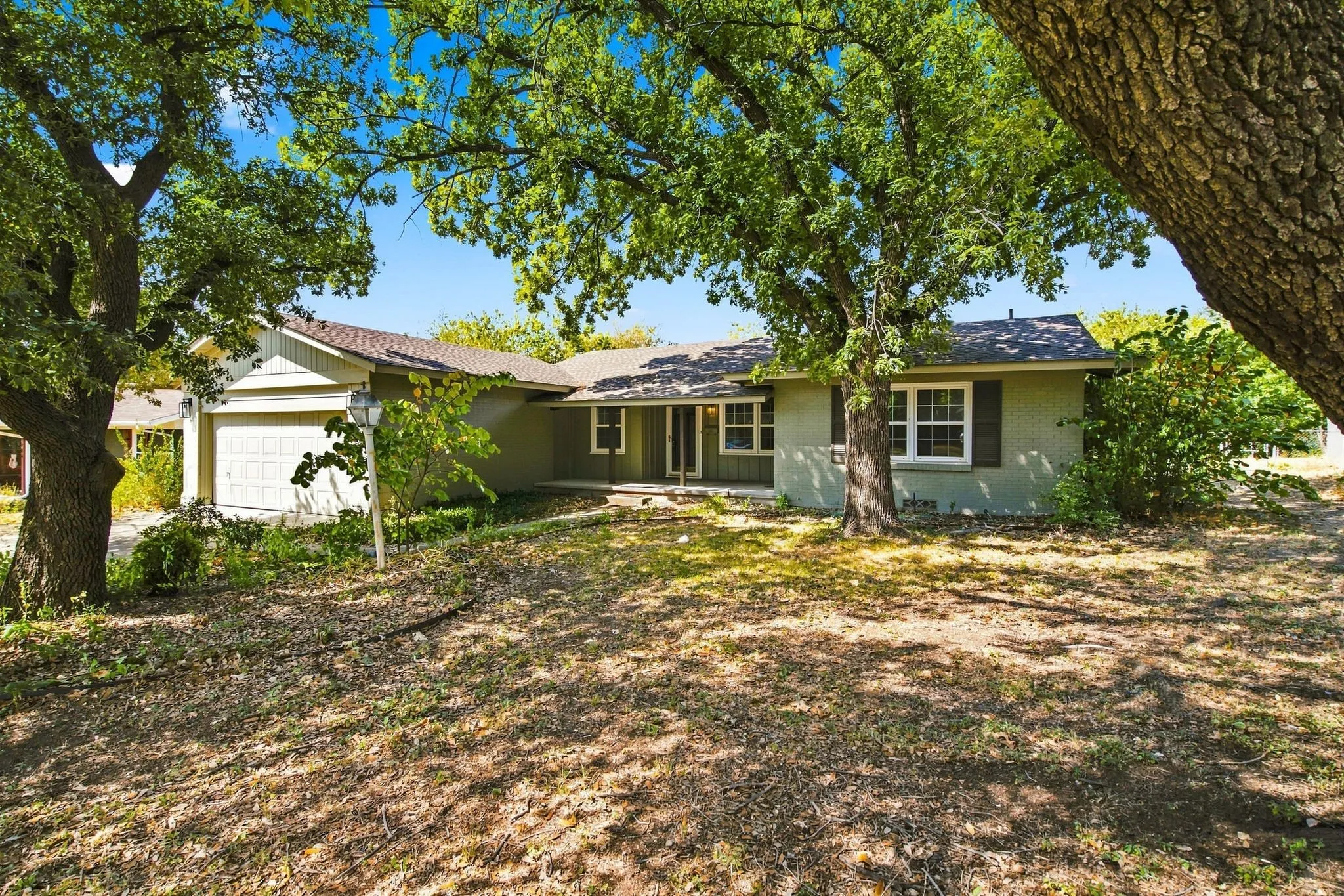 Single Family Residence For Sale in Tarrant County , 3300 Leith Avenue, Fort Worth, Texas 76133, 3 Bedroom, 2 Bathroom, 2 Garage spaces, 1,375 Sqft, built in 1956, mls#21372124, Real Estate Agent in Fort Worth, Homes For Sale in Tarrant county, Homes For Sale in Fort Worth, Realtor in Fort Worth Texas, Real Estate Brokerage Independent Realty Texas, Luminita Cordes Realtor