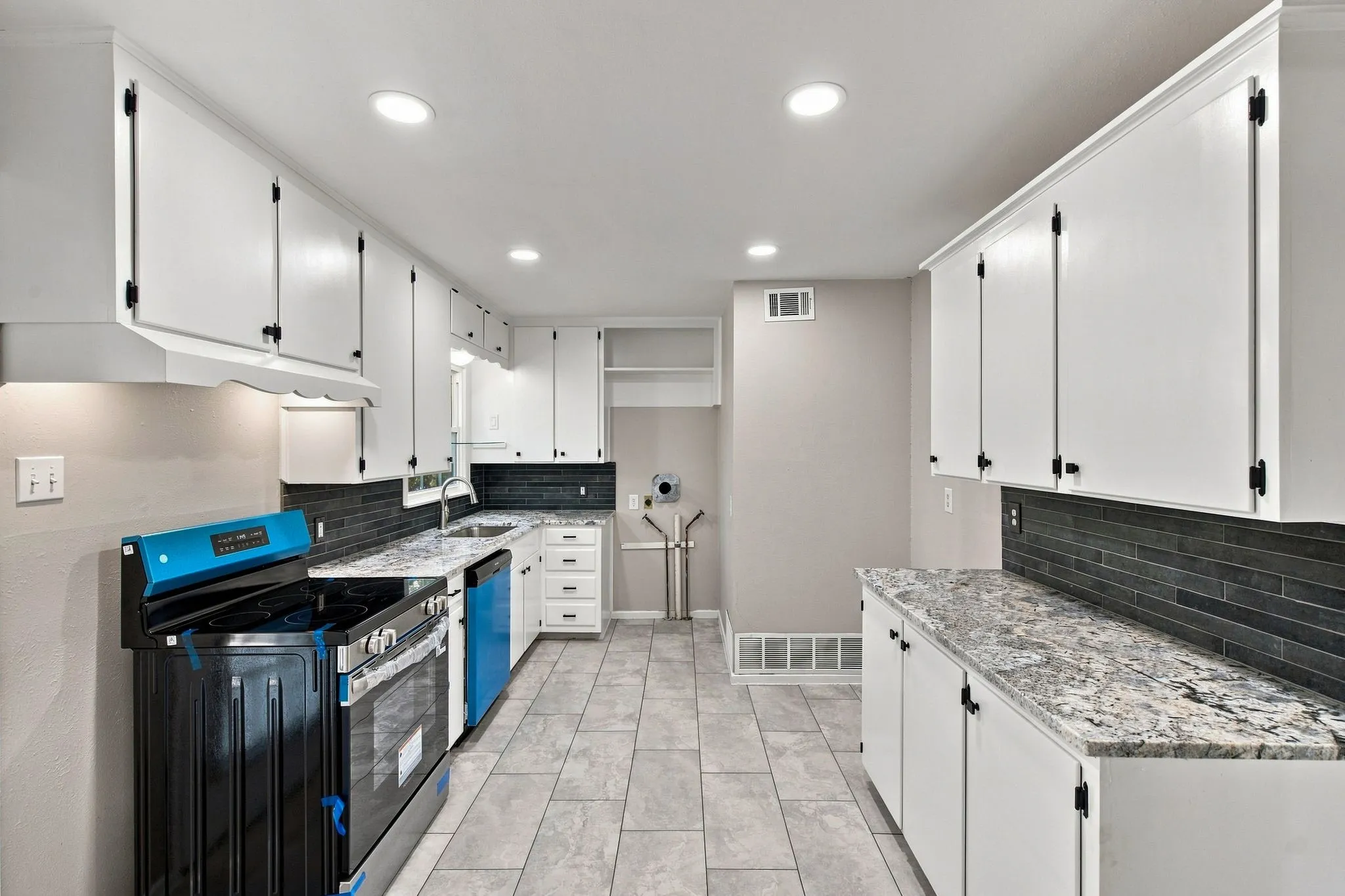 Single Family Residence For Sale in Tarrant County , 3300 Leith Avenue, Fort Worth, Texas 76133, 3 Bedroom, 2 Bathroom, 2 Garage spaces, 1,375 Sqft, built in 1956, mls#21372124, Real Estate Agent in Fort Worth, Homes For Sale in Tarrant county, Homes For Sale in Fort Worth, Realtor in Fort Worth Texas, Real Estate Brokerage Independent Realty Texas, Luminita Cordes Realtor