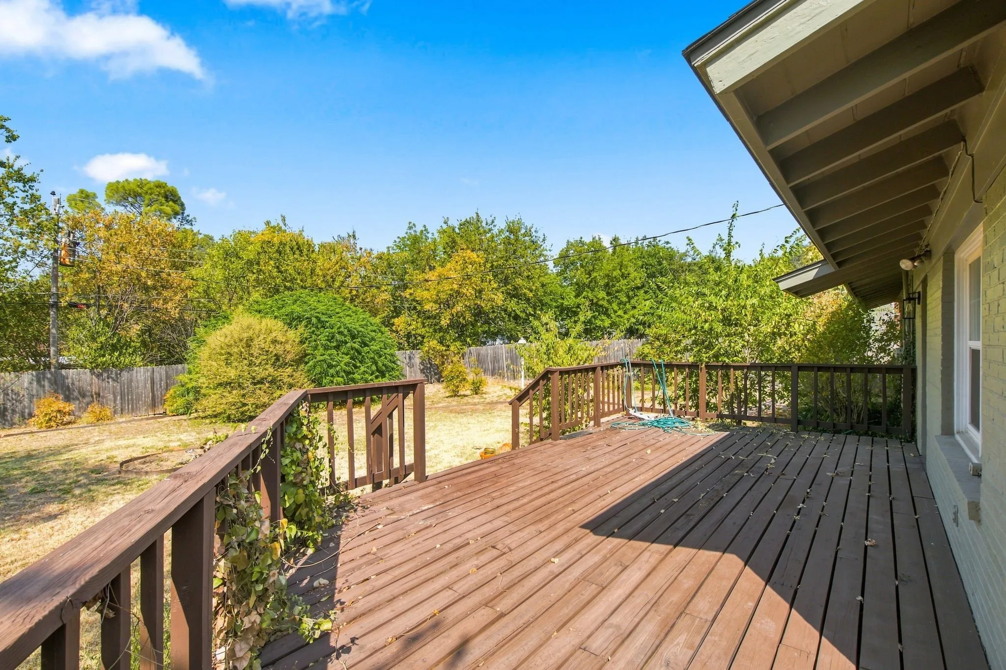 Single Family Residence For Sale in Tarrant County , 3300 Leith Avenue, Fort Worth, Texas 76133, 3 Bedroom, 2 Bathroom, 2 Garage spaces, 1,375 Sqft, built in 1956, mls#21372124, Real Estate Agent in Fort Worth, Homes For Sale in Tarrant county, Homes For Sale in Fort Worth, Realtor in Fort Worth Texas, Real Estate Brokerage Independent Realty Texas, Luminita Cordes Realtor