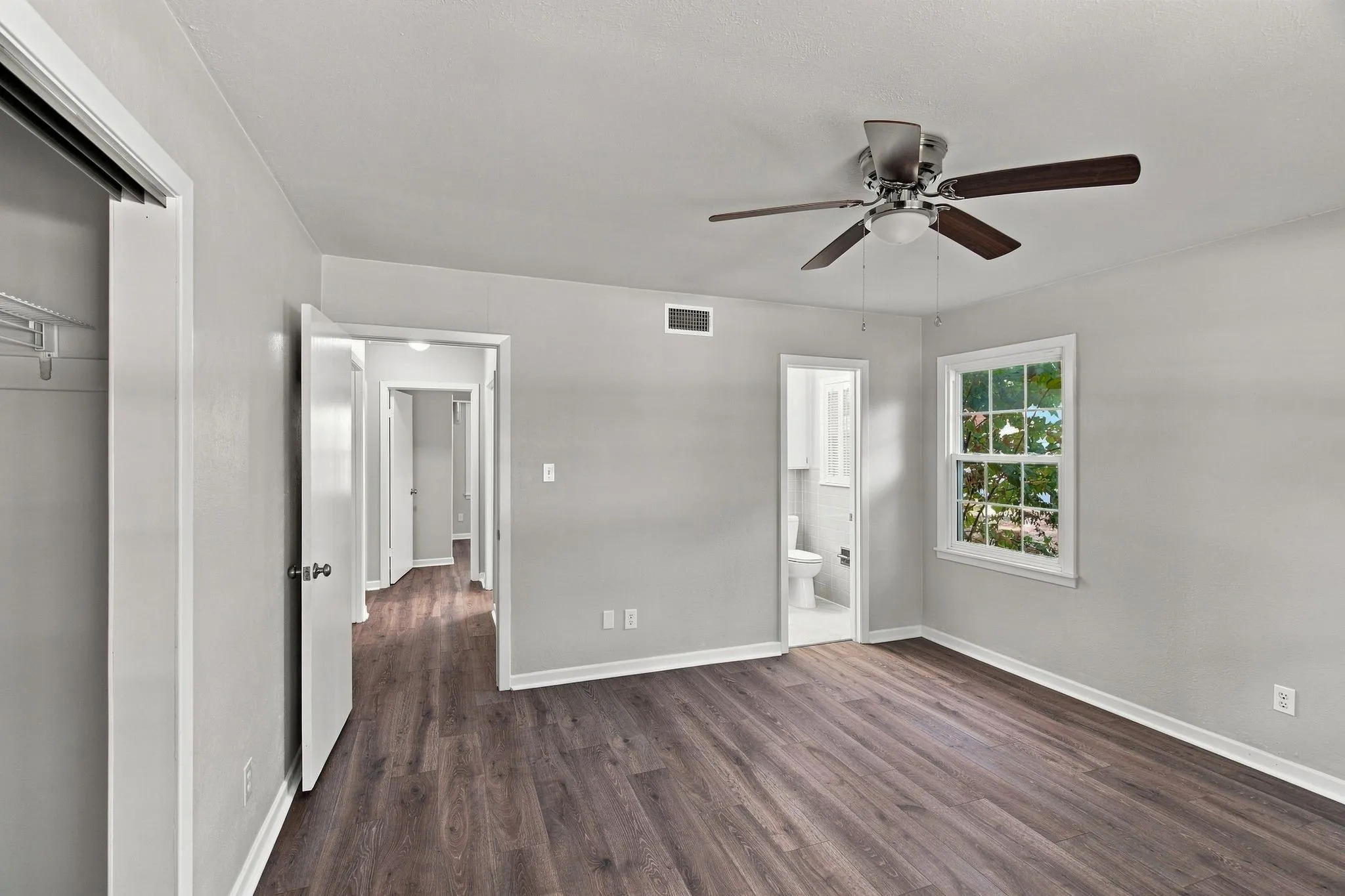 Single Family Residence For Sale in Tarrant County , 3300 Leith Avenue, Fort Worth, Texas 76133, 3 Bedroom, 2 Bathroom, 2 Garage spaces, 1,375 Sqft, built in 1956, mls#21372124, Real Estate Agent in Fort Worth, Homes For Sale in Tarrant county, Homes For Sale in Fort Worth, Realtor in Fort Worth Texas, Real Estate Brokerage Independent Realty Texas, Luminita Cordes Realtor