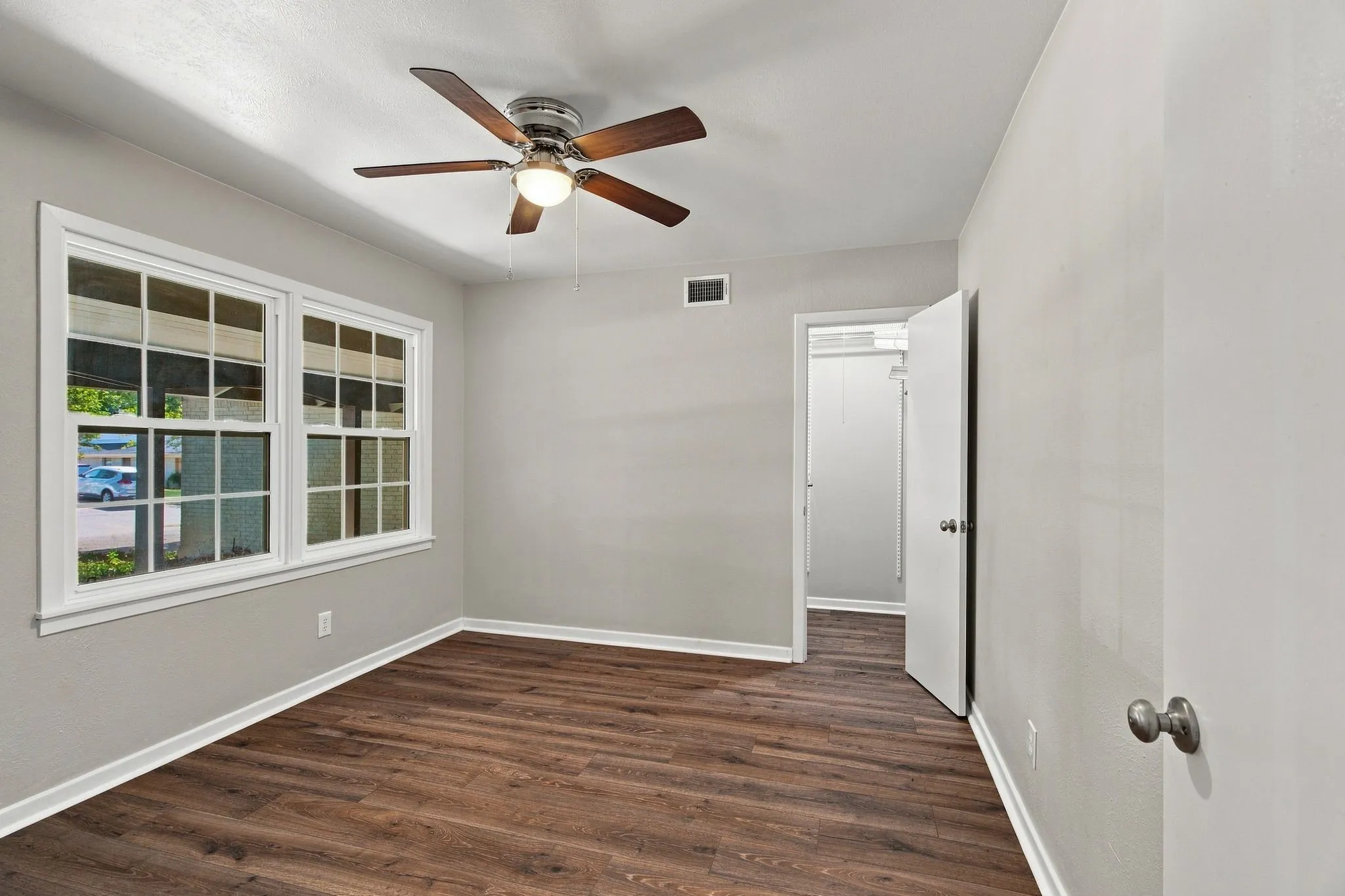 Single Family Residence For Sale in Tarrant County , 3300 Leith Avenue, Fort Worth, Texas 76133, 3 Bedroom, 2 Bathroom, 2 Garage spaces, 1,375 Sqft, built in 1956, mls#21372124, Real Estate Agent in Fort Worth, Homes For Sale in Tarrant county, Homes For Sale in Fort Worth, Realtor in Fort Worth Texas, Real Estate Brokerage Independent Realty Texas, Luminita Cordes Realtor