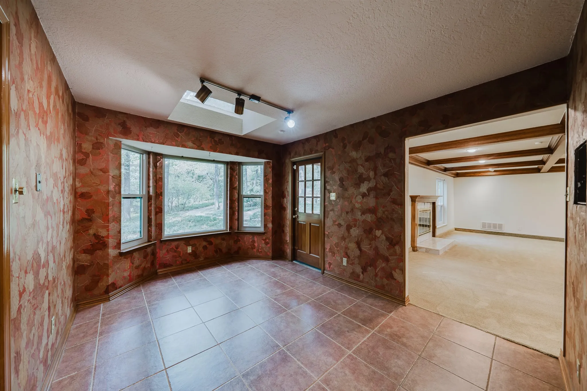 Single Family Residence For Sale in Tarrant County , 7500 Teakwood Court, Fort Worth, Texas 76112, 4 Bedroom, 4 Bathroom, 2 Garage spaces, 3,491 Sqft, built in 1980, mls#21366370, Real Estate Agent in Fort Worth, Homes For Sale in Tarrant county, Homes For Sale in Fort Worth, Realtor in Fort Worth Texas, Real Estate Brokerage Independent Realty Texas, Luminita Cordes Realtor
