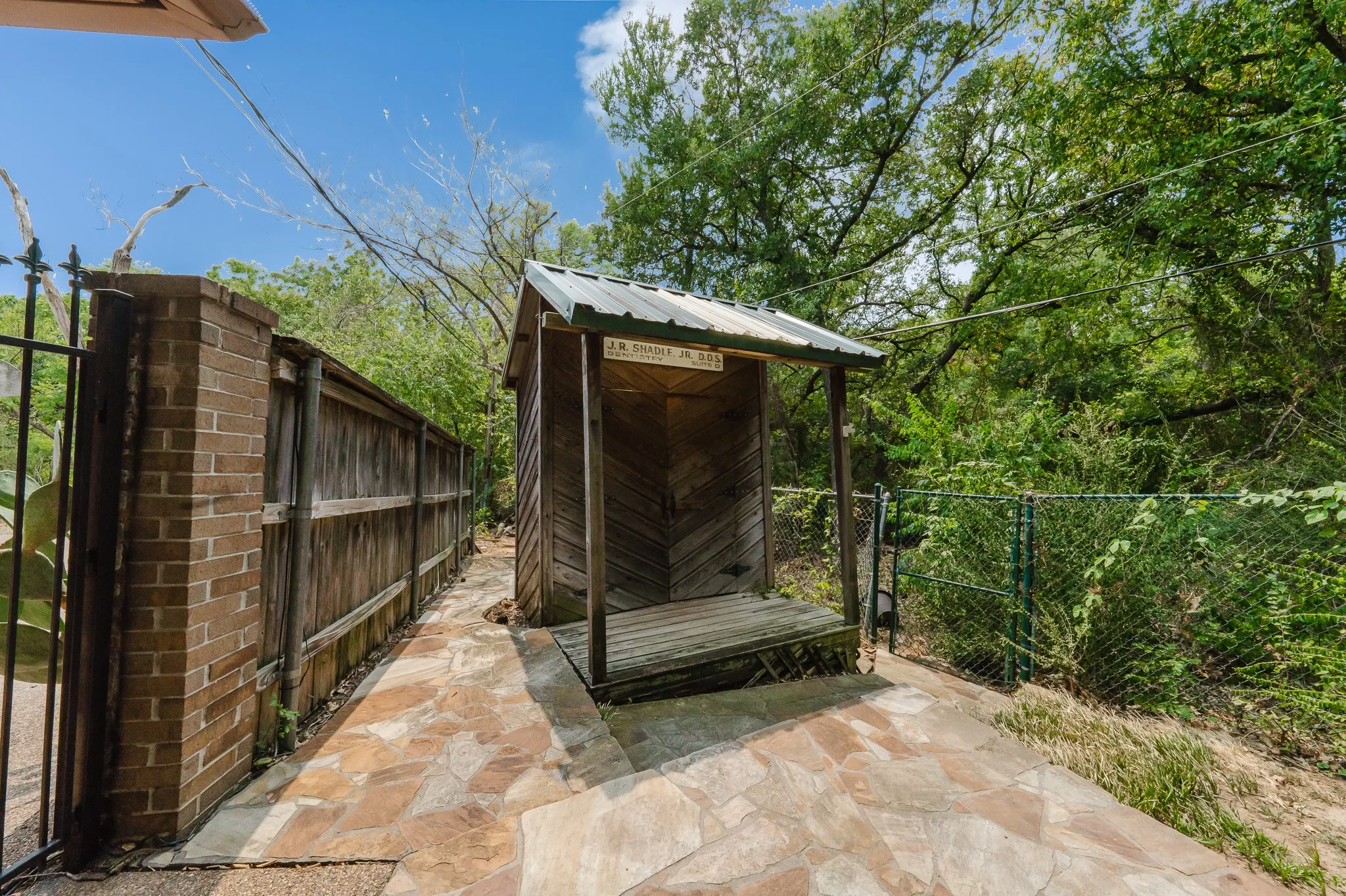 Single Family Residence For Sale in Tarrant County , 7500 Teakwood Court, Fort Worth, Texas 76112, 4 Bedroom, 4 Bathroom, 2 Garage spaces, 3,491 Sqft, built in 1980, mls#21366370, Real Estate Agent in Fort Worth, Homes For Sale in Tarrant county, Homes For Sale in Fort Worth, Realtor in Fort Worth Texas, Real Estate Brokerage Independent Realty Texas, Luminita Cordes Realtor