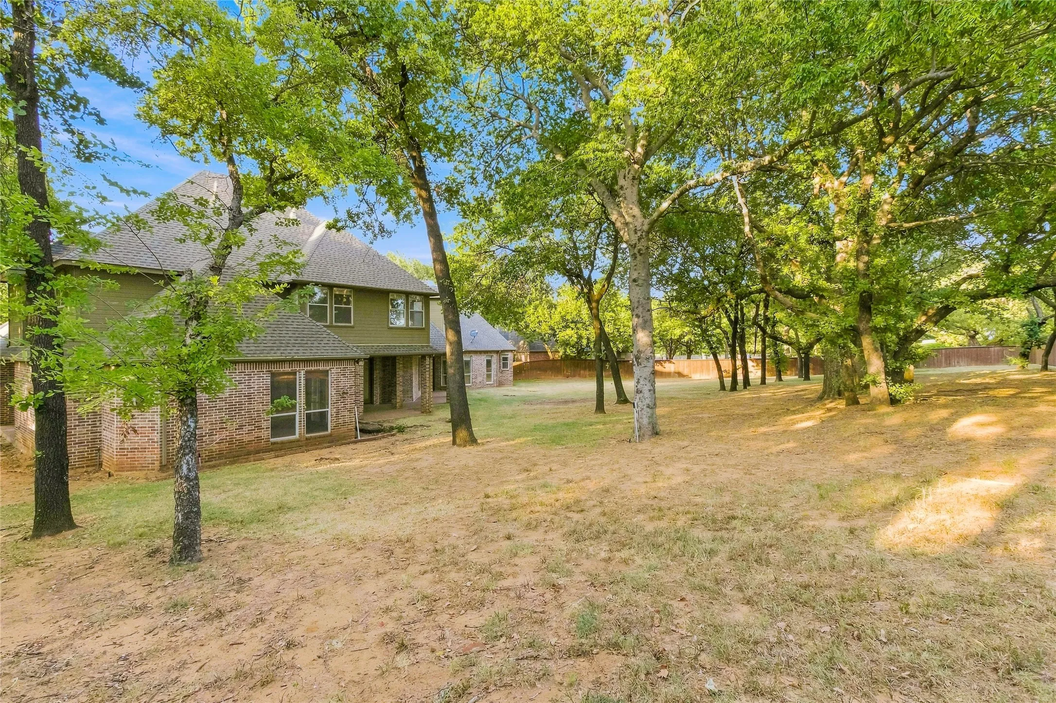 Single Family Residence For Sale in Tarrant County , 413 Marshall Road, Southlake, Texas 76092, 6 Bedroom, 5 Bathroom, 3 Garage spaces, 4,989 Sqft, built in 1998, mls#21351865, Real Estate Agent in Southlake, Homes For Sale in Tarrant county, Homes For Sale in Southlake, Realtor in Southlake Texas, Real Estate Brokerage Independent Realty Texas, Luminita Cordes Realtor
