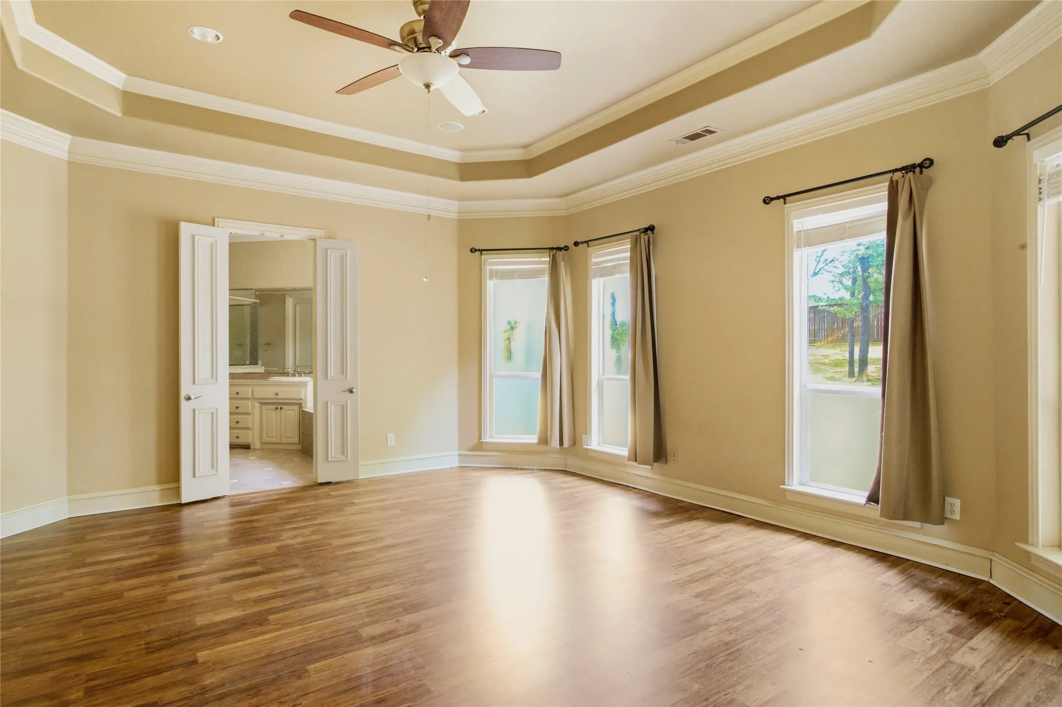 Single Family Residence For Sale in Tarrant County , 413 Marshall Road, Southlake, Texas 76092, 6 Bedroom, 5 Bathroom, 3 Garage spaces, 4,989 Sqft, built in 1998, mls#21351865, Real Estate Agent in Southlake, Homes For Sale in Tarrant county, Homes For Sale in Southlake, Realtor in Southlake Texas, Real Estate Brokerage Independent Realty Texas, Luminita Cordes Realtor