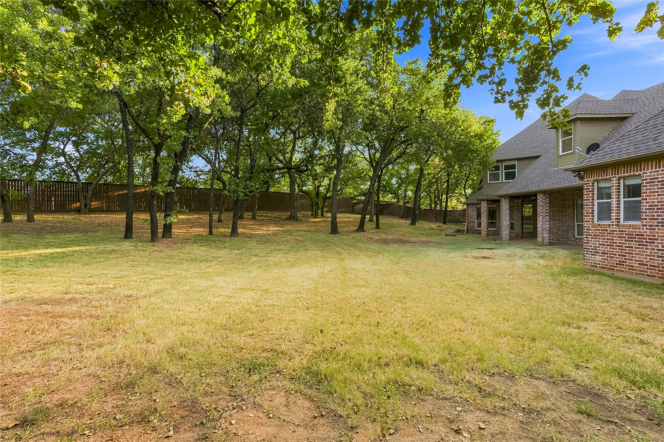 Single Family Residence For Sale in Tarrant County , 413 Marshall Road, Southlake, Texas 76092, 6 Bedroom, 5 Bathroom, 3 Garage spaces, 4,989 Sqft, built in 1998, mls#21351865, Real Estate Agent in Southlake, Homes For Sale in Tarrant county, Homes For Sale in Southlake, Realtor in Southlake Texas, Real Estate Brokerage Independent Realty Texas, Luminita Cordes Realtor