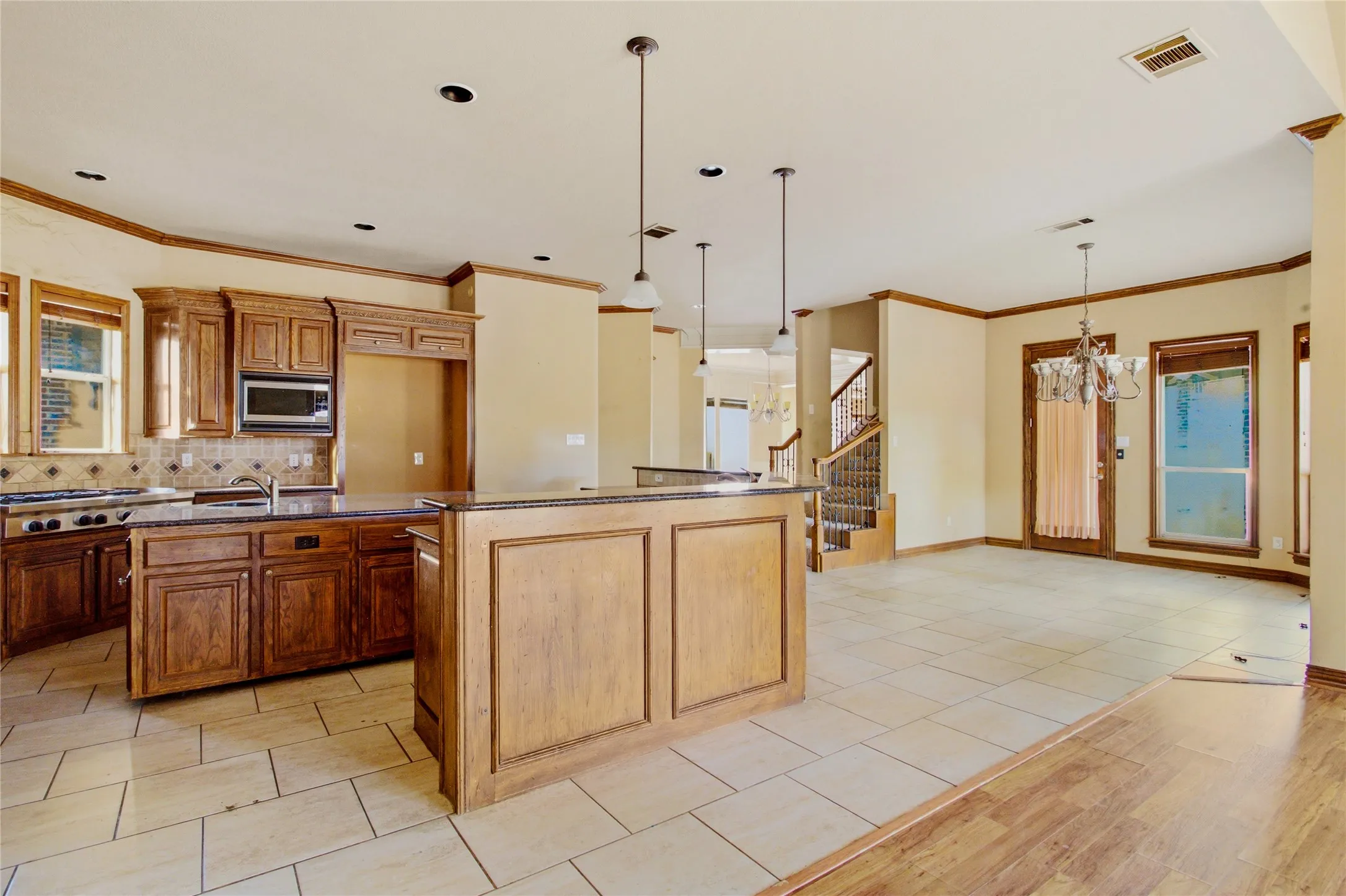 Single Family Residence For Sale in Tarrant County , 413 Marshall Road, Southlake, Texas 76092, 6 Bedroom, 5 Bathroom, 3 Garage spaces, 4,989 Sqft, built in 1998, mls#21351865, Real Estate Agent in Southlake, Homes For Sale in Tarrant county, Homes For Sale in Southlake, Realtor in Southlake Texas, Real Estate Brokerage Independent Realty Texas, Luminita Cordes Realtor