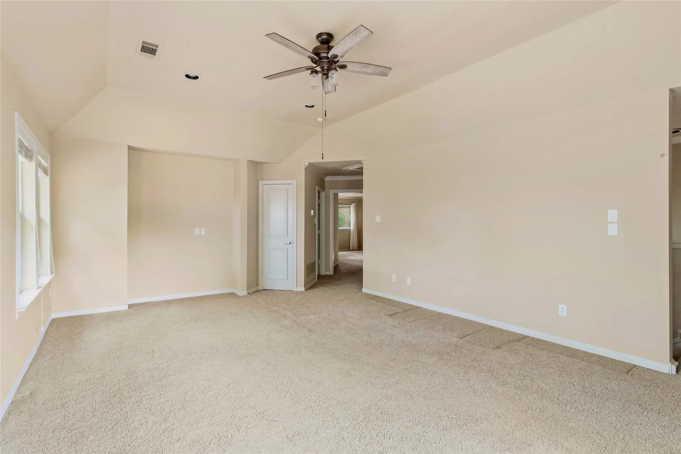Single Family Residence For Sale in Tarrant County , 413 Marshall Road, Southlake, Texas 76092, 6 Bedroom, 5 Bathroom, 3 Garage spaces, 4,989 Sqft, built in 1998, mls#21351865, Real Estate Agent in Southlake, Homes For Sale in Tarrant county, Homes For Sale in Southlake, Realtor in Southlake Texas, Real Estate Brokerage Independent Realty Texas, Luminita Cordes Realtor