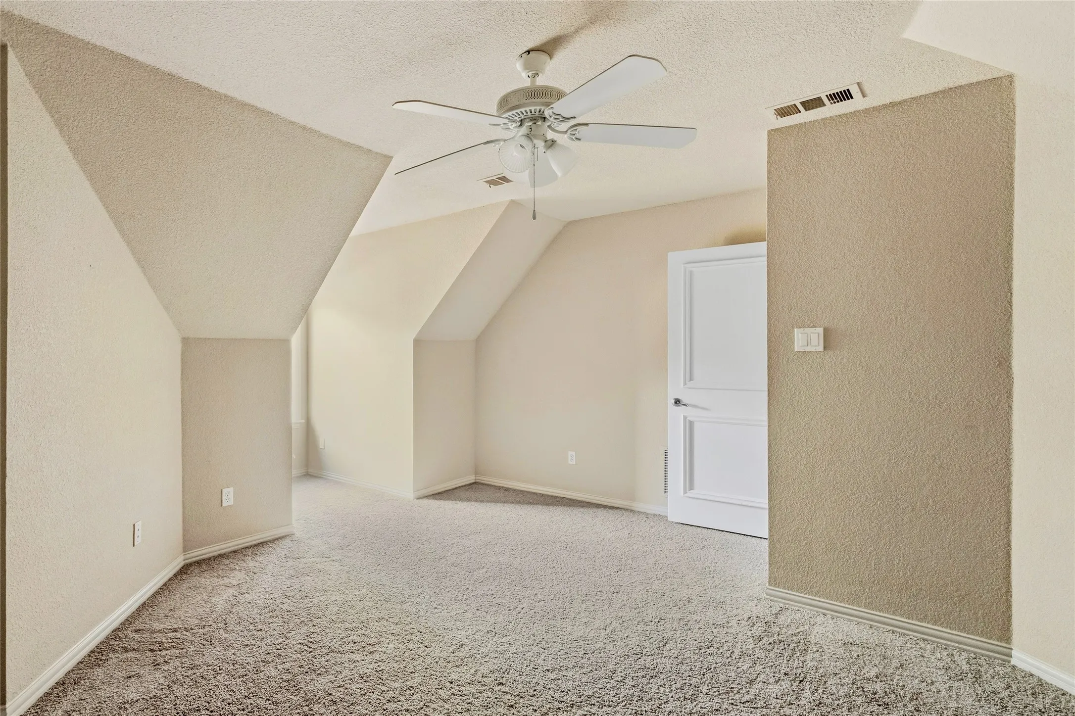 Single Family Residence For Sale in Tarrant County , 413 Marshall Road, Southlake, Texas 76092, 6 Bedroom, 5 Bathroom, 3 Garage spaces, 4,989 Sqft, built in 1998, mls#21351865, Real Estate Agent in Southlake, Homes For Sale in Tarrant county, Homes For Sale in Southlake, Realtor in Southlake Texas, Real Estate Brokerage Independent Realty Texas, Luminita Cordes Realtor