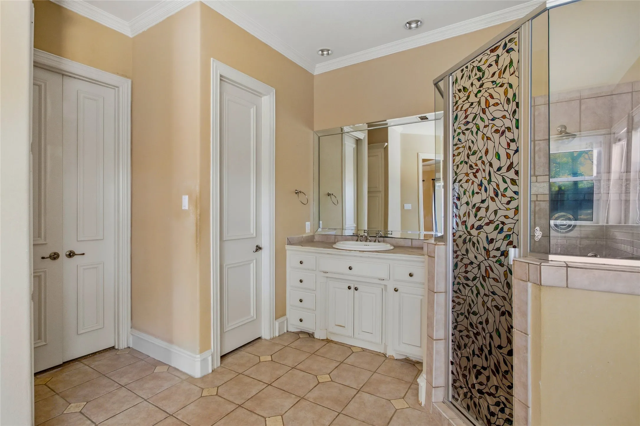 Single Family Residence For Sale in Tarrant County , 413 Marshall Road, Southlake, Texas 76092, 6 Bedroom, 5 Bathroom, 3 Garage spaces, 4,989 Sqft, built in 1998, mls#21351865, Real Estate Agent in Southlake, Homes For Sale in Tarrant county, Homes For Sale in Southlake, Realtor in Southlake Texas, Real Estate Brokerage Independent Realty Texas, Luminita Cordes Realtor