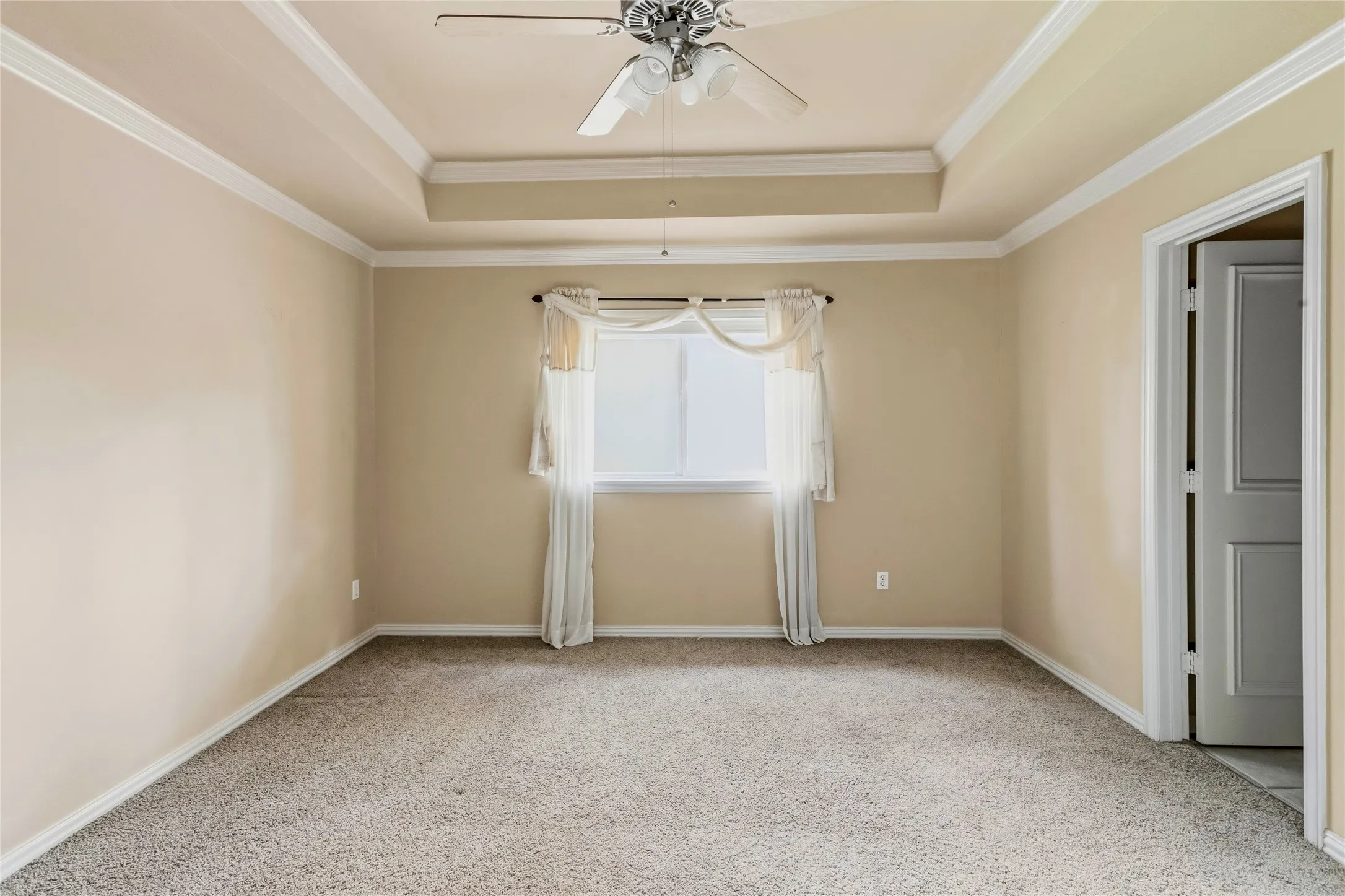 Single Family Residence For Sale in Tarrant County , 413 Marshall Road, Southlake, Texas 76092, 6 Bedroom, 5 Bathroom, 3 Garage spaces, 4,989 Sqft, built in 1998, mls#21351865, Real Estate Agent in Southlake, Homes For Sale in Tarrant county, Homes For Sale in Southlake, Realtor in Southlake Texas, Real Estate Brokerage Independent Realty Texas, Luminita Cordes Realtor