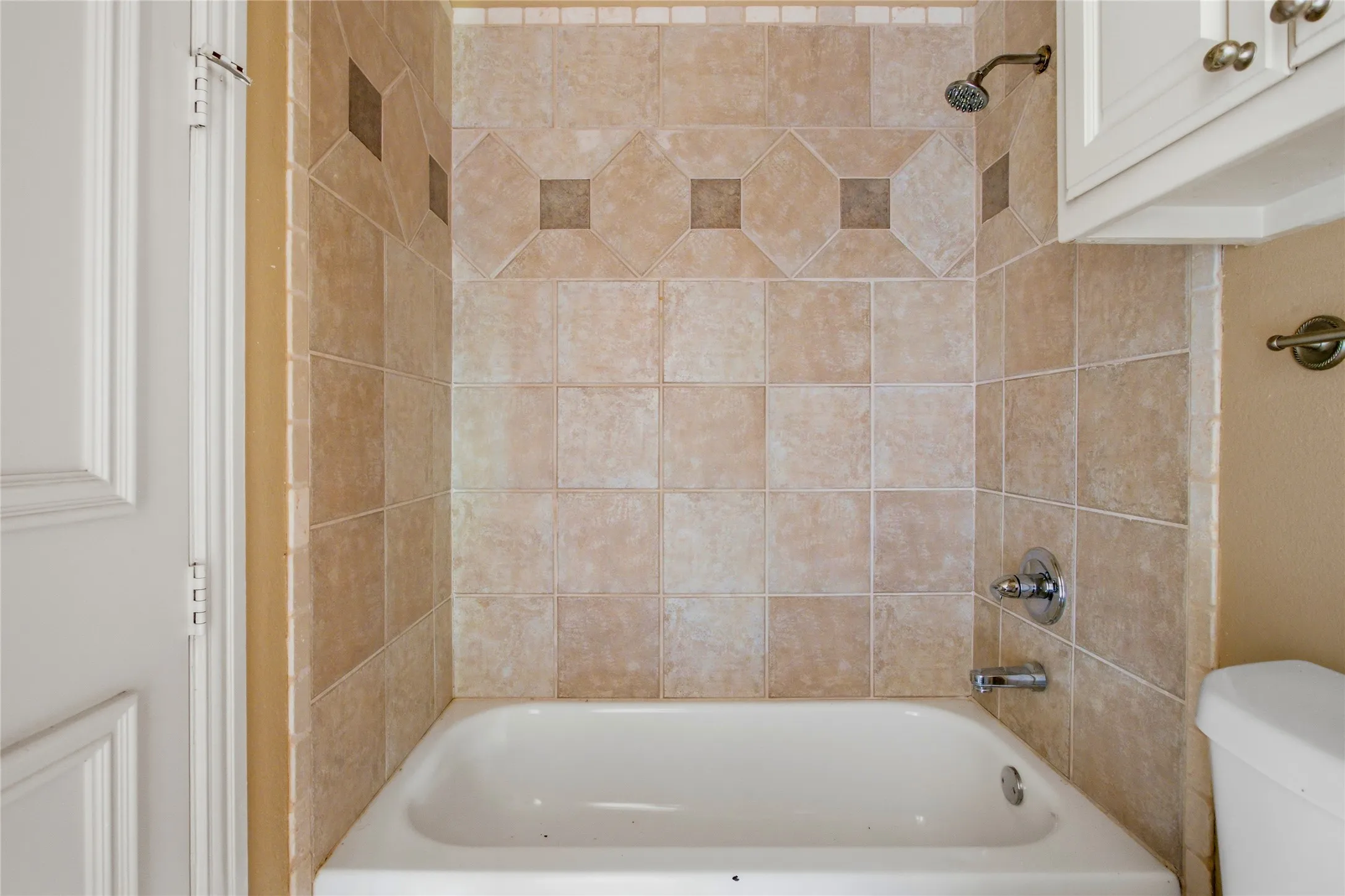 Single Family Residence For Sale in Tarrant County , 413 Marshall Road, Southlake, Texas 76092, 6 Bedroom, 5 Bathroom, 3 Garage spaces, 4,989 Sqft, built in 1998, mls#21351865, Real Estate Agent in Southlake, Homes For Sale in Tarrant county, Homes For Sale in Southlake, Realtor in Southlake Texas, Real Estate Brokerage Independent Realty Texas, Luminita Cordes Realtor