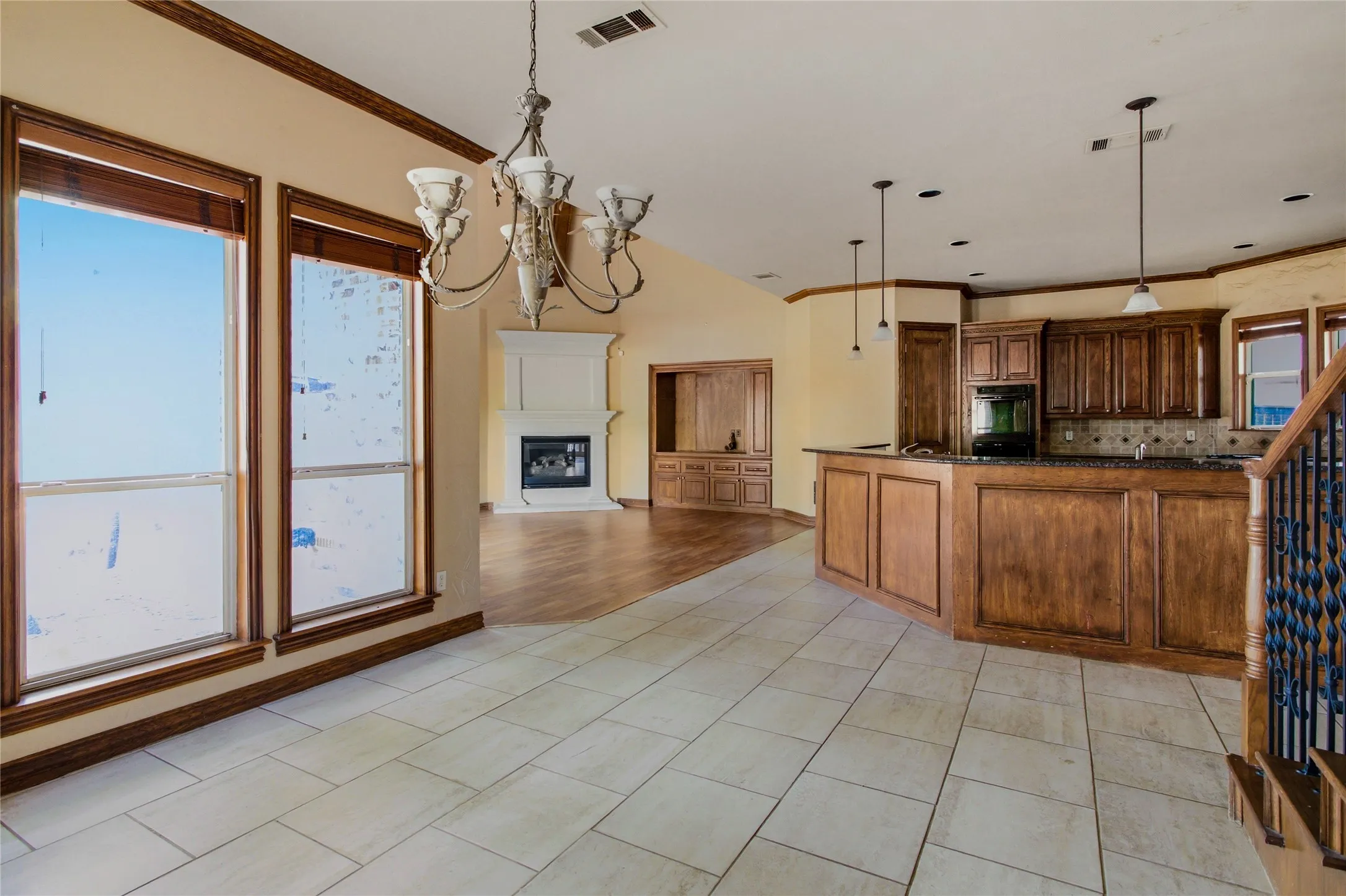 Single Family Residence For Sale in Tarrant County , 413 Marshall Road, Southlake, Texas 76092, 6 Bedroom, 5 Bathroom, 3 Garage spaces, 4,989 Sqft, built in 1998, mls#21351865, Real Estate Agent in Southlake, Homes For Sale in Tarrant county, Homes For Sale in Southlake, Realtor in Southlake Texas, Real Estate Brokerage Independent Realty Texas, Luminita Cordes Realtor