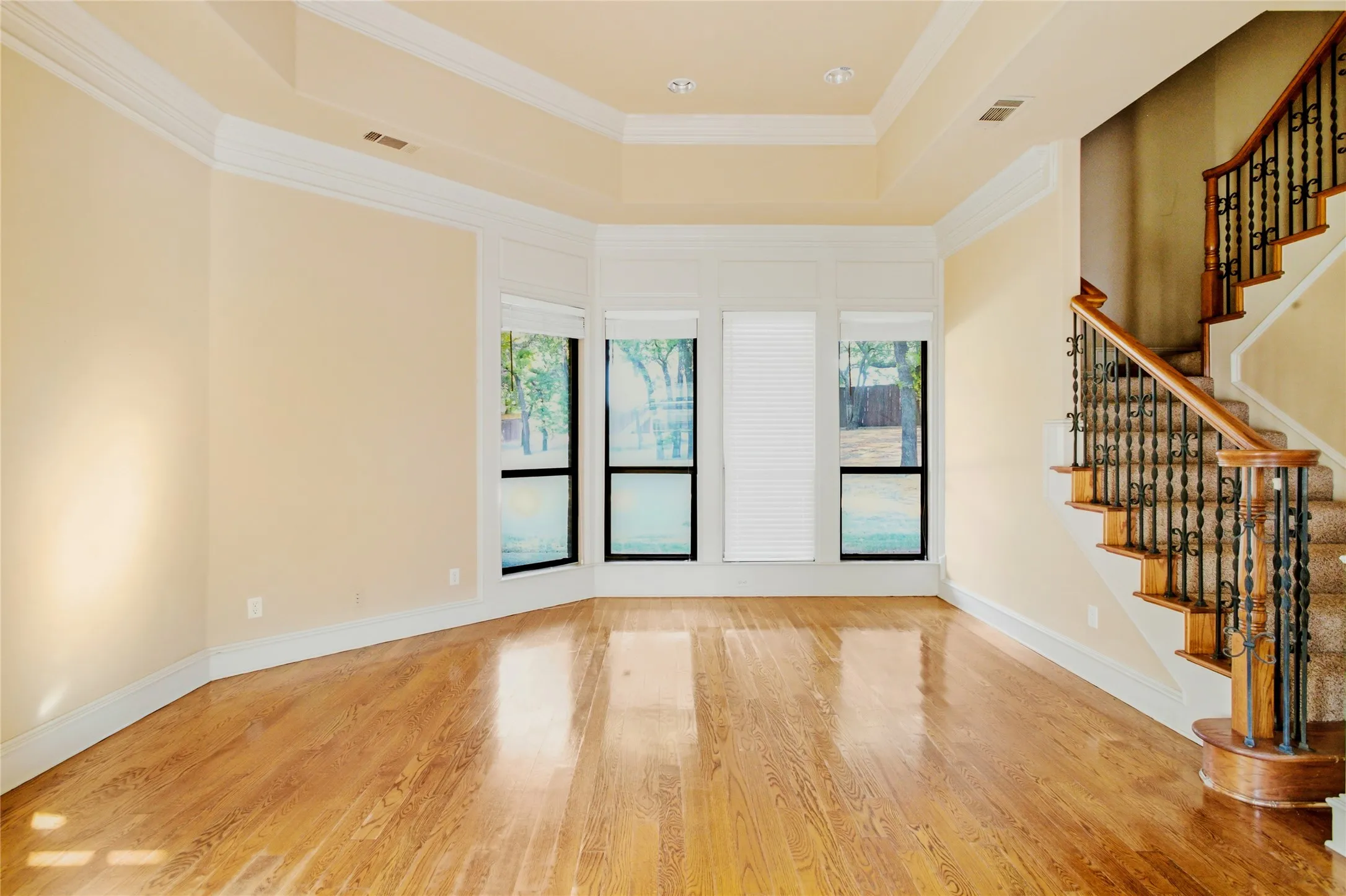 Single Family Residence For Sale in Tarrant County , 413 Marshall Road, Southlake, Texas 76092, 6 Bedroom, 5 Bathroom, 3 Garage spaces, 4,989 Sqft, built in 1998, mls#21351865, Real Estate Agent in Southlake, Homes For Sale in Tarrant county, Homes For Sale in Southlake, Realtor in Southlake Texas, Real Estate Brokerage Independent Realty Texas, Luminita Cordes Realtor