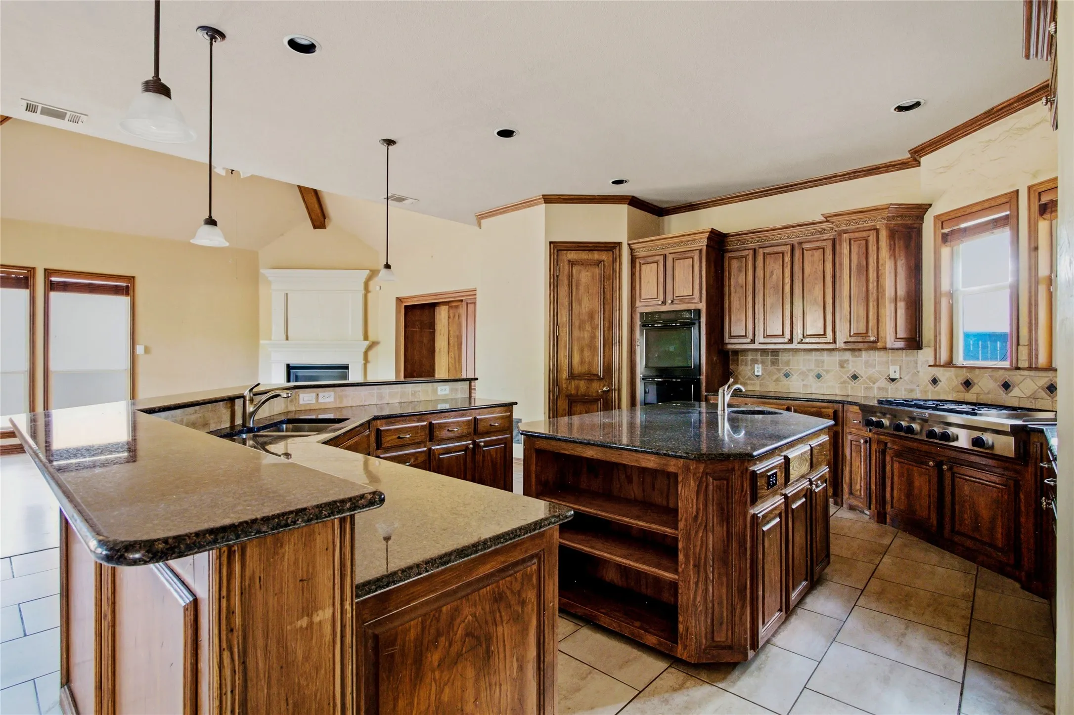 Single Family Residence For Sale in Tarrant County , 413 Marshall Road, Southlake, Texas 76092, 6 Bedroom, 5 Bathroom, 3 Garage spaces, 4,989 Sqft, built in 1998, mls#21351865, Real Estate Agent in Southlake, Homes For Sale in Tarrant county, Homes For Sale in Southlake, Realtor in Southlake Texas, Real Estate Brokerage Independent Realty Texas, Luminita Cordes Realtor