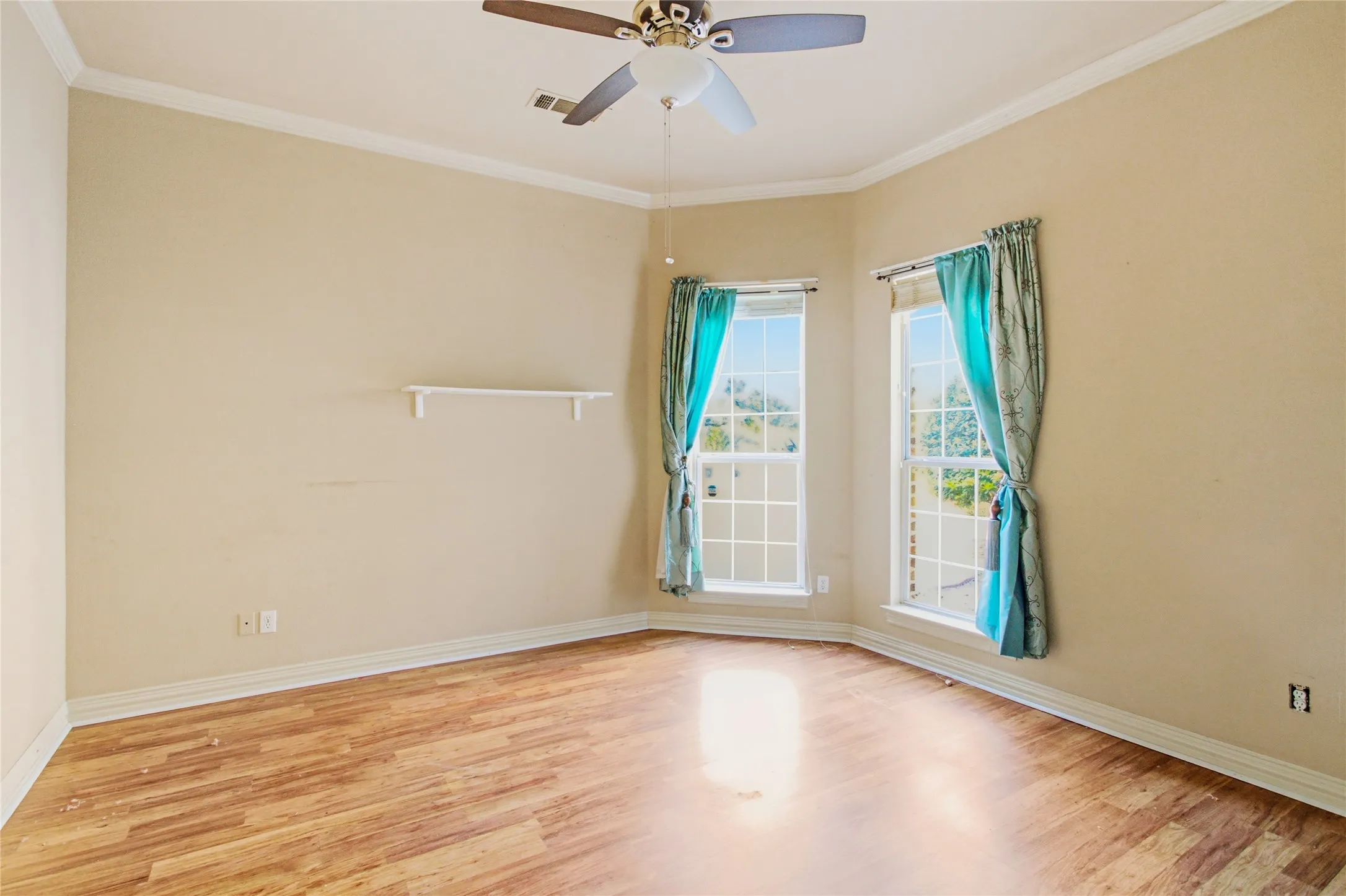 Single Family Residence For Sale in Tarrant County , 413 Marshall Road, Southlake, Texas 76092, 6 Bedroom, 5 Bathroom, 3 Garage spaces, 4,989 Sqft, built in 1998, mls#21351865, Real Estate Agent in Southlake, Homes For Sale in Tarrant county, Homes For Sale in Southlake, Realtor in Southlake Texas, Real Estate Brokerage Independent Realty Texas, Luminita Cordes Realtor