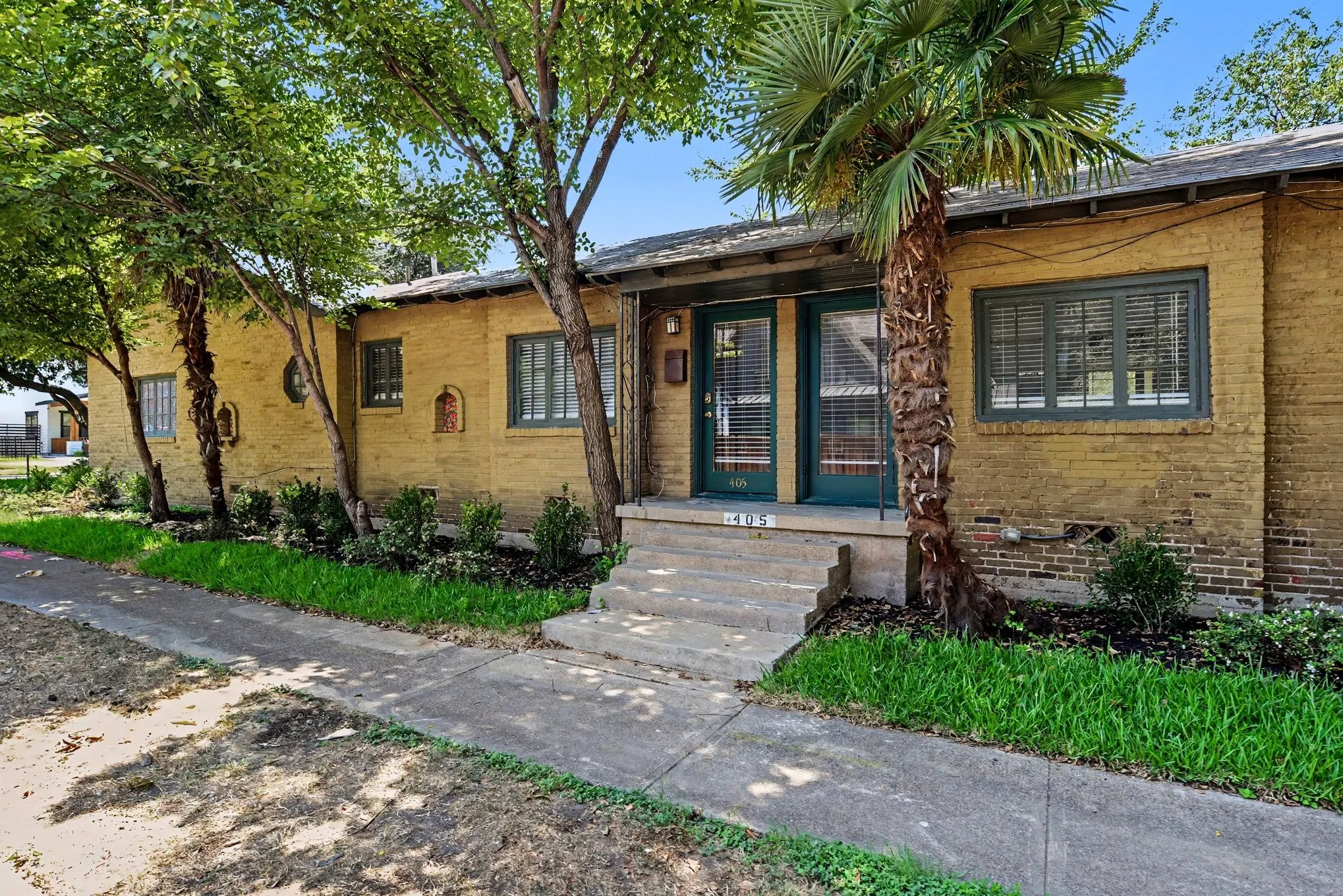 Quadruplex For Rent in Dallas County , 405 N Prairie, Dallas, Texas 75246, 2 Bedroom, 1 Bathroom, Garage spaces, 1,200 Sqft, built in 1946, mls#21372456, Real Estate Agent in Dallas, Homes For Rent in Dallas county, Homes For Rent in Dallas, Realtor in Dallas Texas, Real Estate Brokerage Independent Realty Texas, Luminita Cordes Realtor