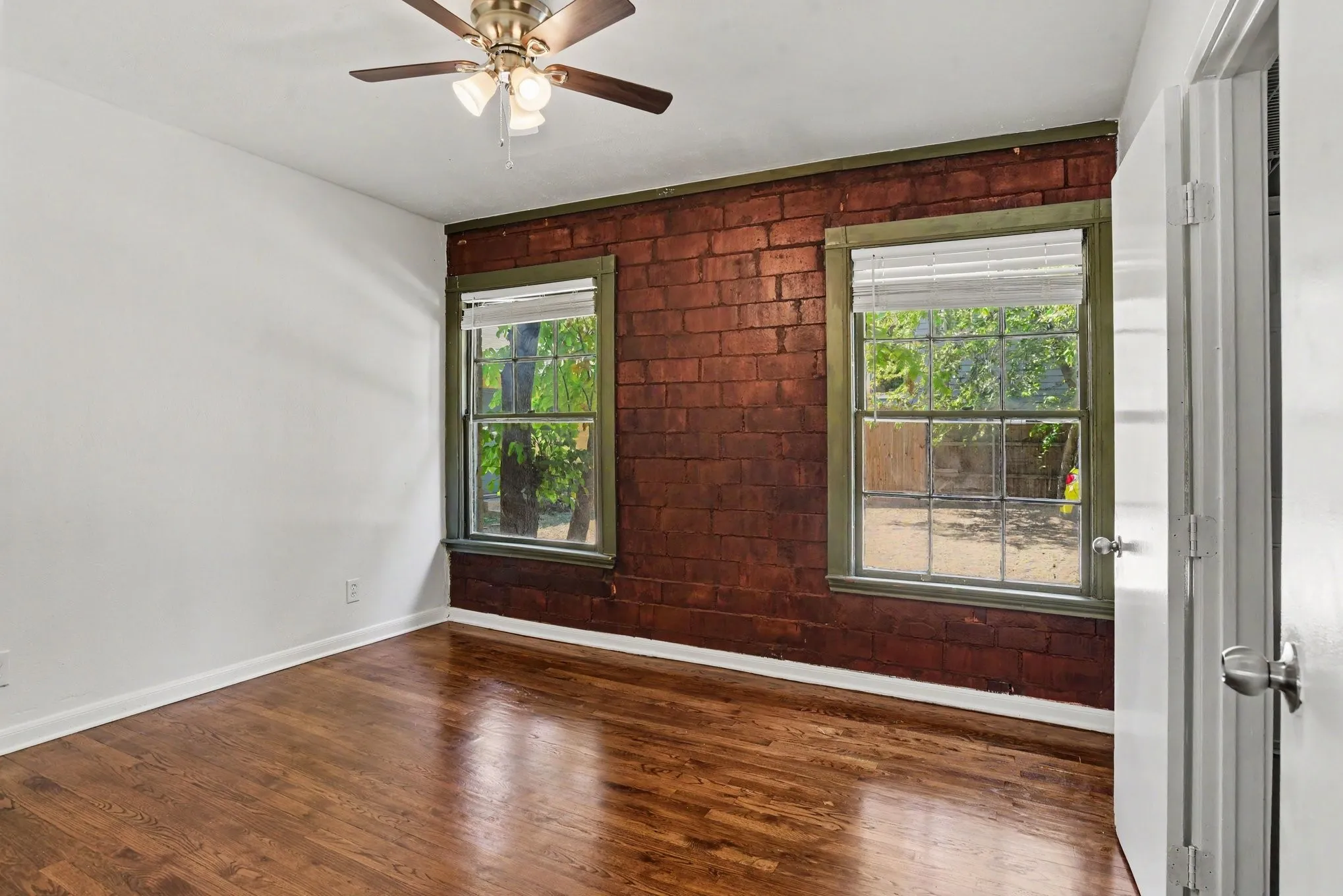 Quadruplex For Rent in Dallas County , 405 N Prairie, Dallas, Texas 75246, 2 Bedroom, 1 Bathroom, Garage spaces, 1,200 Sqft, built in 1946, mls#21372456, Real Estate Agent in Dallas, Homes For Rent in Dallas county, Homes For Rent in Dallas, Realtor in Dallas Texas, Real Estate Brokerage Independent Realty Texas, Luminita Cordes Realtor