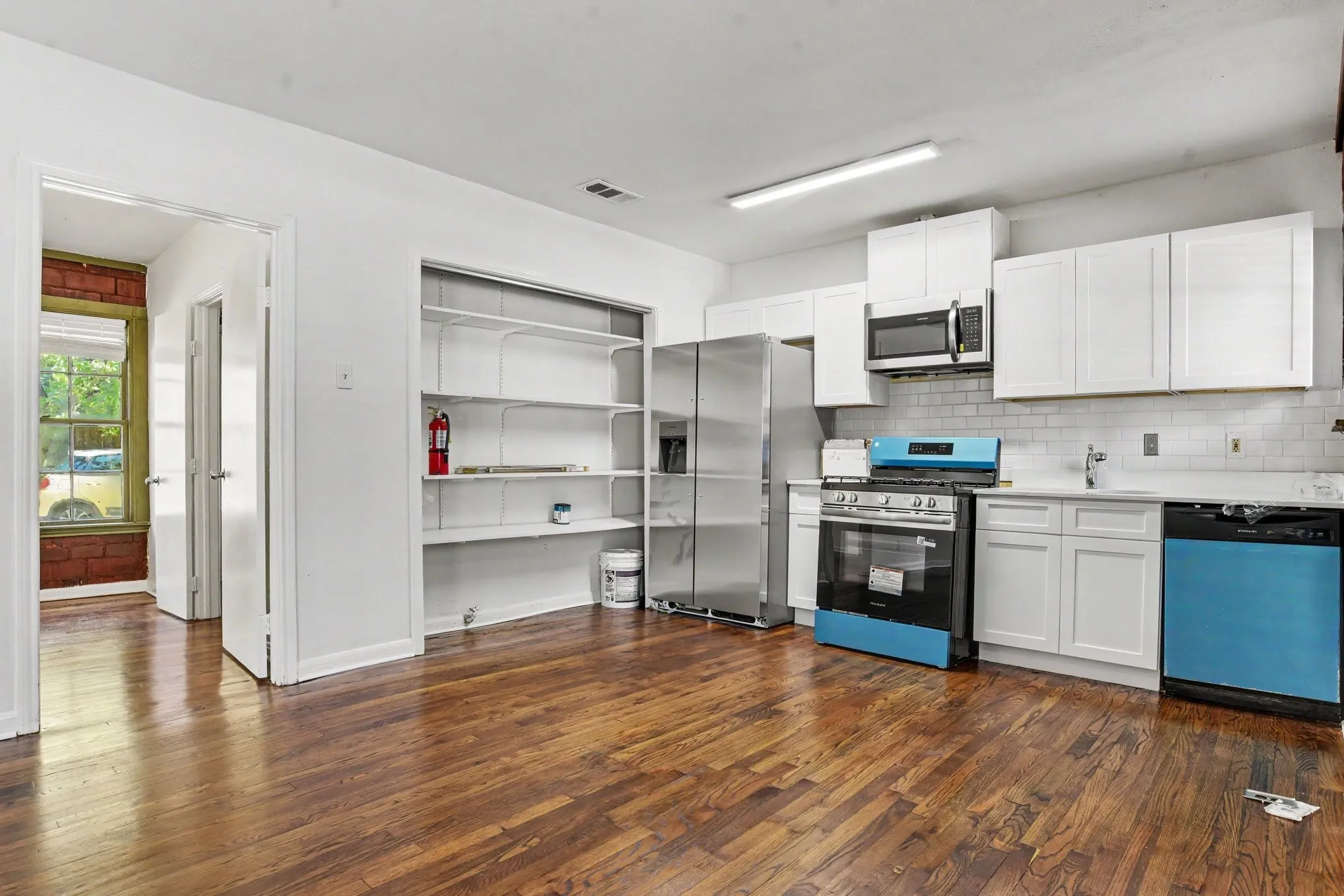 Quadruplex For Rent in Dallas County , 405 N Prairie, Dallas, Texas 75246, 2 Bedroom, 1 Bathroom, Garage spaces, 1,200 Sqft, built in 1946, mls#21372456, Real Estate Agent in Dallas, Homes For Rent in Dallas county, Homes For Rent in Dallas, Realtor in Dallas Texas, Real Estate Brokerage Independent Realty Texas, Luminita Cordes Realtor