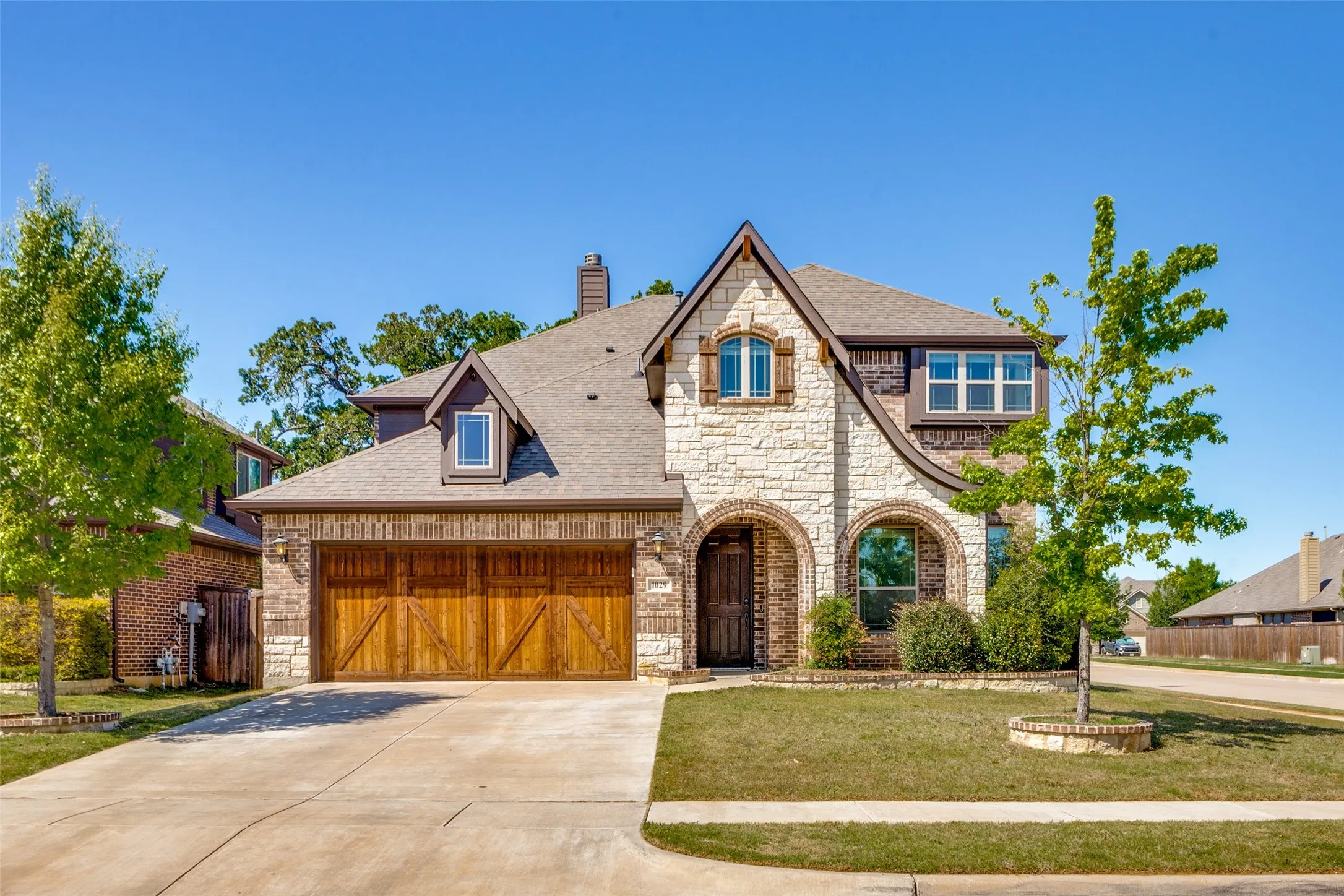 Single Family Residence For Sale in Johnson County , 1029 Palo Oaks Drive, Burleson, Texas 76028, 5 Bedroom, 4 Bathroom, 2 Garage spaces, 3,269 Sqft, built in 2021, mls#21372409, Real Estate Agent in Burleson, Homes For Sale in Johnson county, Homes For Sale in Burleson, Realtor in Burleson Texas, Real Estate Brokerage Independent Realty Texas, Luminita Cordes Realtor
